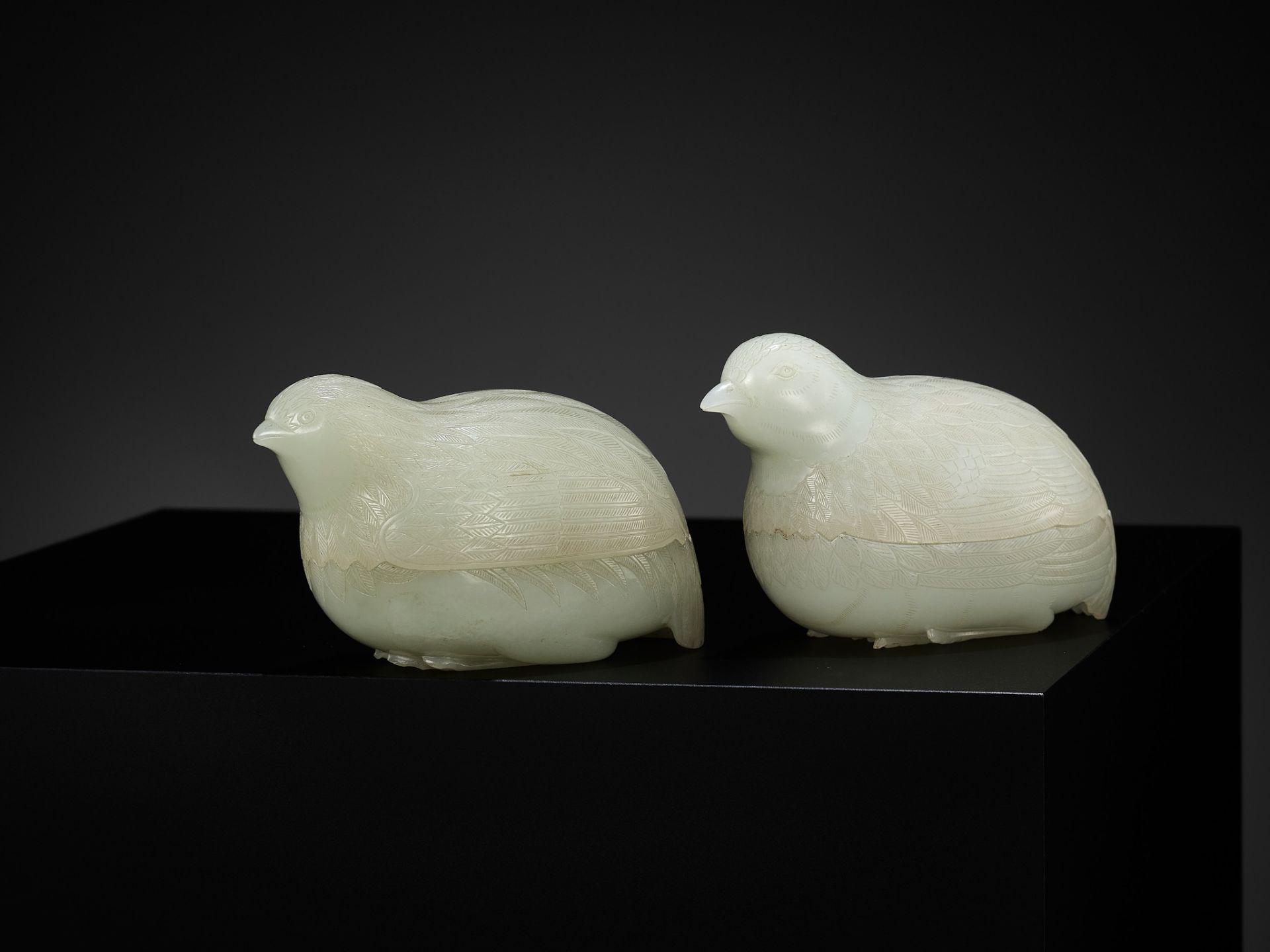 AN EXCEPTIONAL PAIR OF WHITE JADE 'QUAIL' BOXES AND COVERS, QIANLONG PERIOD, 1736-1795 - Bild 16 aus 20