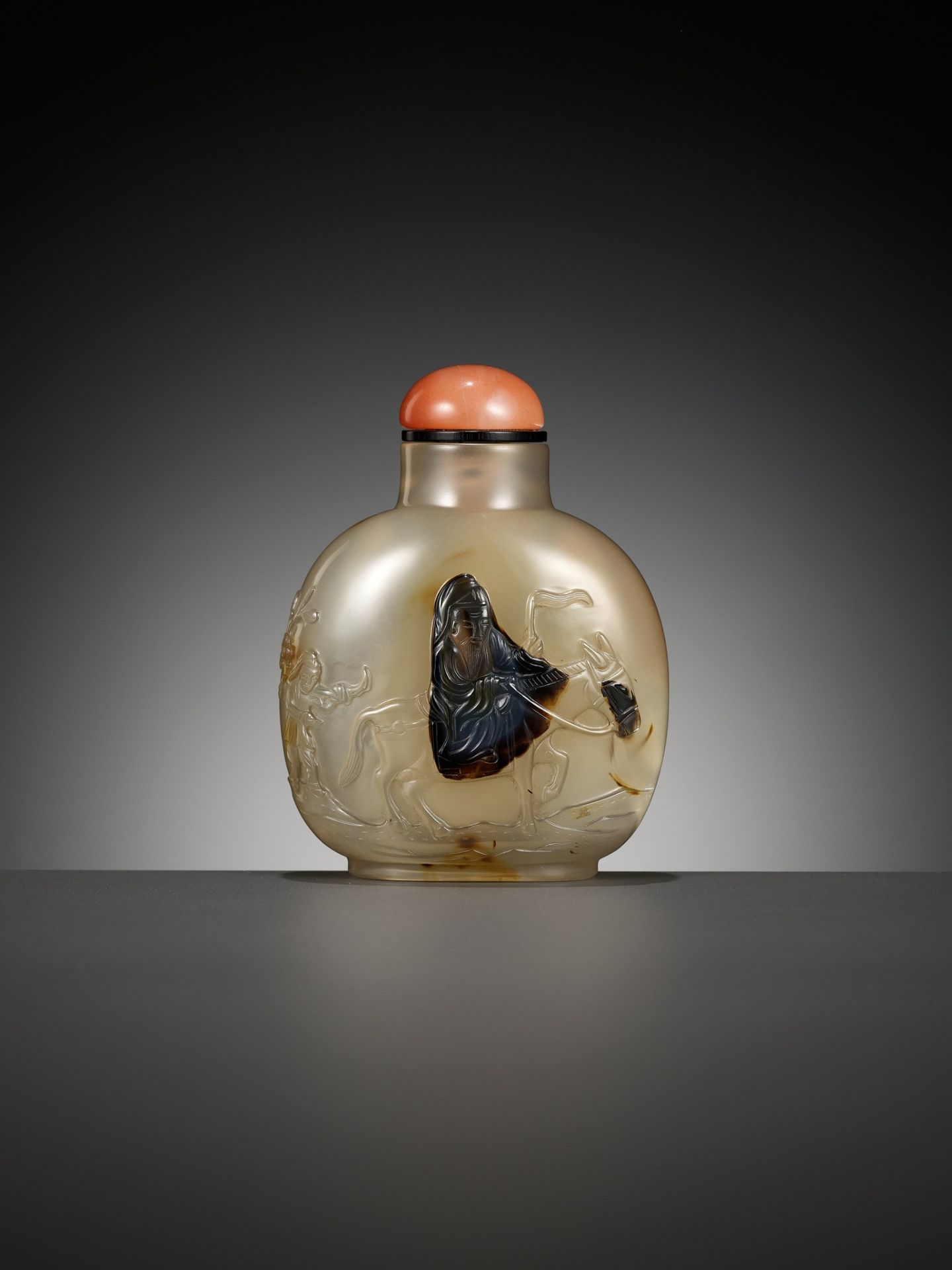 A CAMEO AGATE SNUFF BOTTLE,ATTRIBUTED TO THE CAMEO INK-PLAY MASTER,OFFICIAL SCHOOL,POSSIBLY IMPERIAL - Bild 2 aus 15