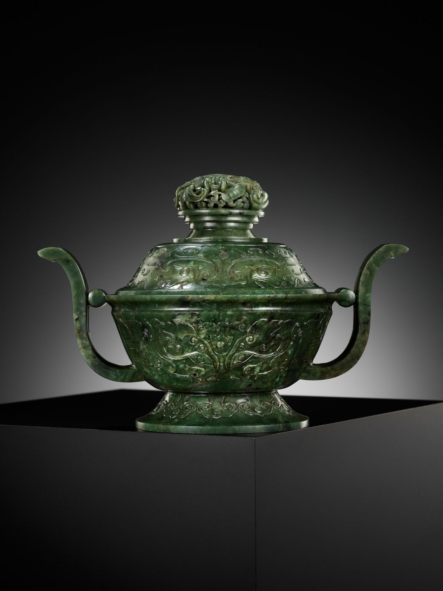 A SPINACH-GREEN JADE GUI-FORM CENSER AND COVER, QIANLONG PERIOD - Image 2 of 20