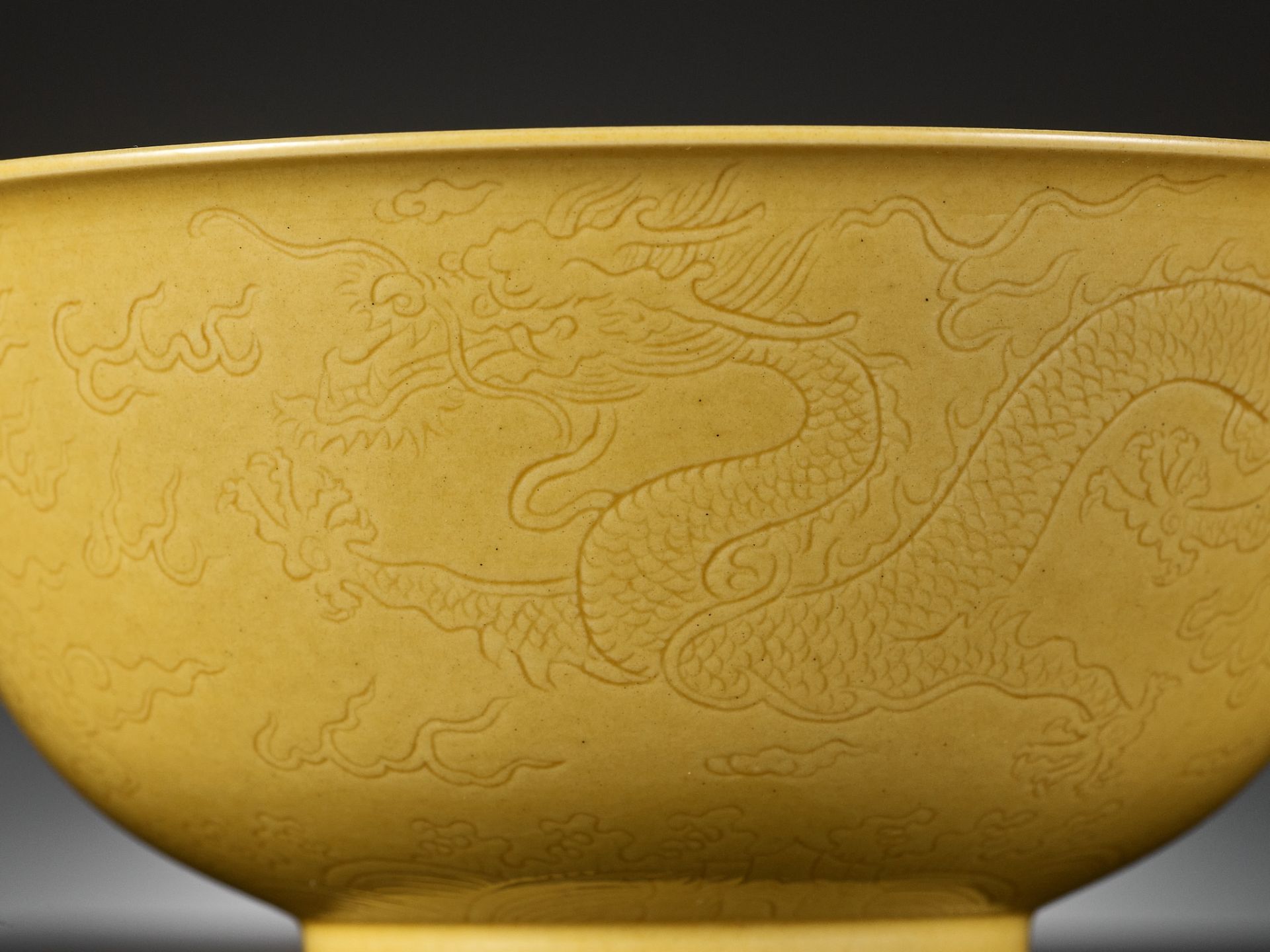 AN IMPERIAL YELLOW-GLAZED AND INCISED 'DRAGON' BOWL, QIANLONG MARK AND PERIOD - Image 6 of 17