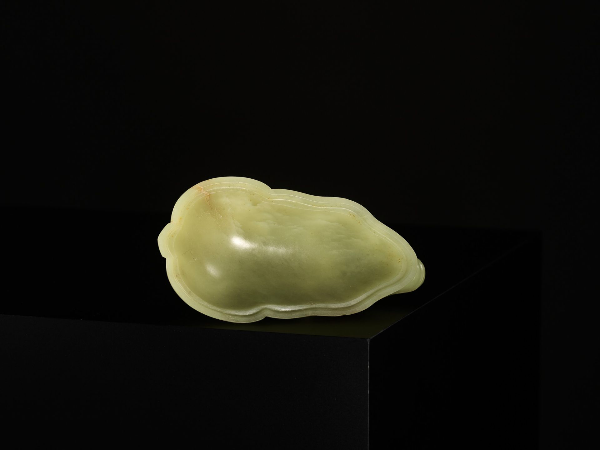 A CARVED CELADON JADE BOX AND COVER IN THE FORM OF A RAM, QING DYNASTY - Bild 15 aus 15