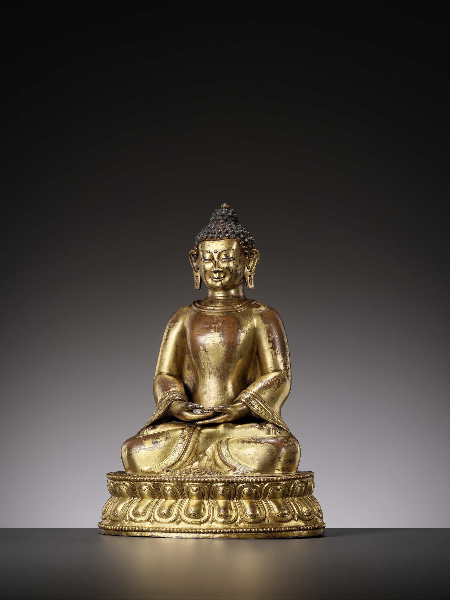A GILT COPPER-ALLOY REPOUSSE FIGURE OF BUDDHA AMITABHA, WITH AN INSCRIPTION REFERRING TO THE SECOND - Image 6 of 16