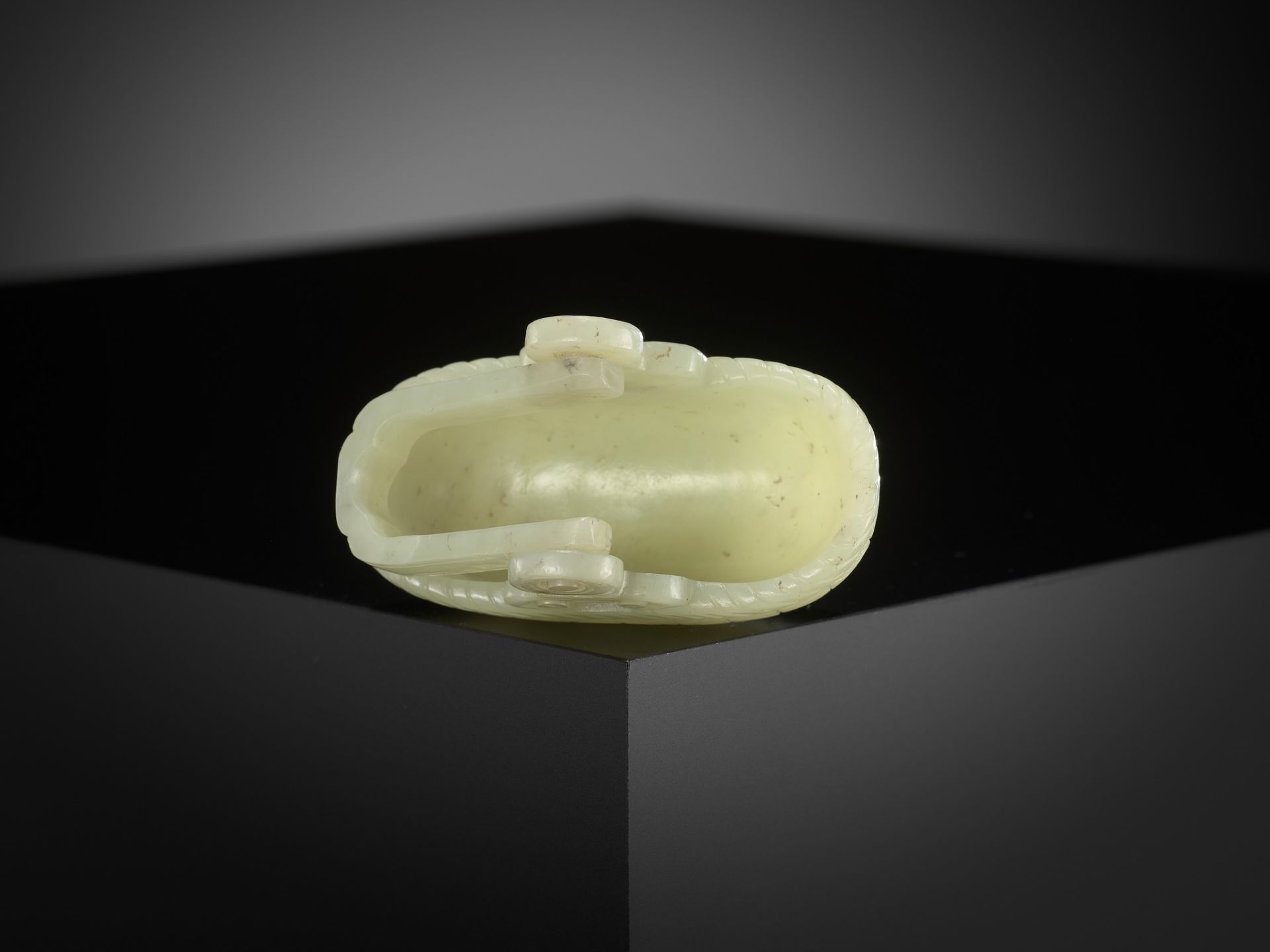 A YELLOW JADE CARVING OF A BASKET WITH MOVABLE HANDLE, CHINA, 18TH CENTURY - Image 7 of 12