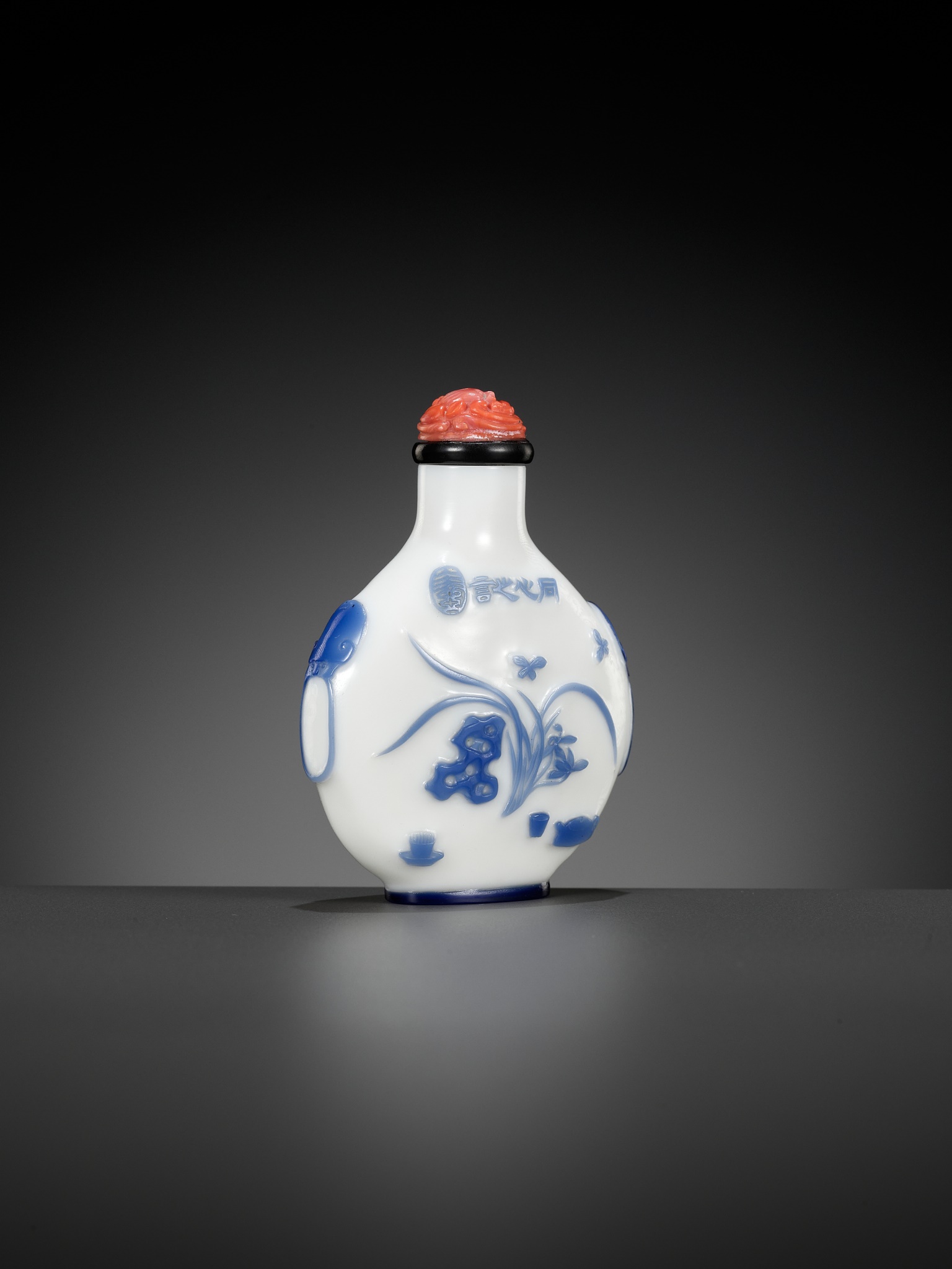 AN INSCRIBED SAPPHIRE-BLUE OVERLAY GLASS SNUFF BOTTLE, YANGZHOU SCHOOL, CHINA, 1800-1880 - Image 15 of 20