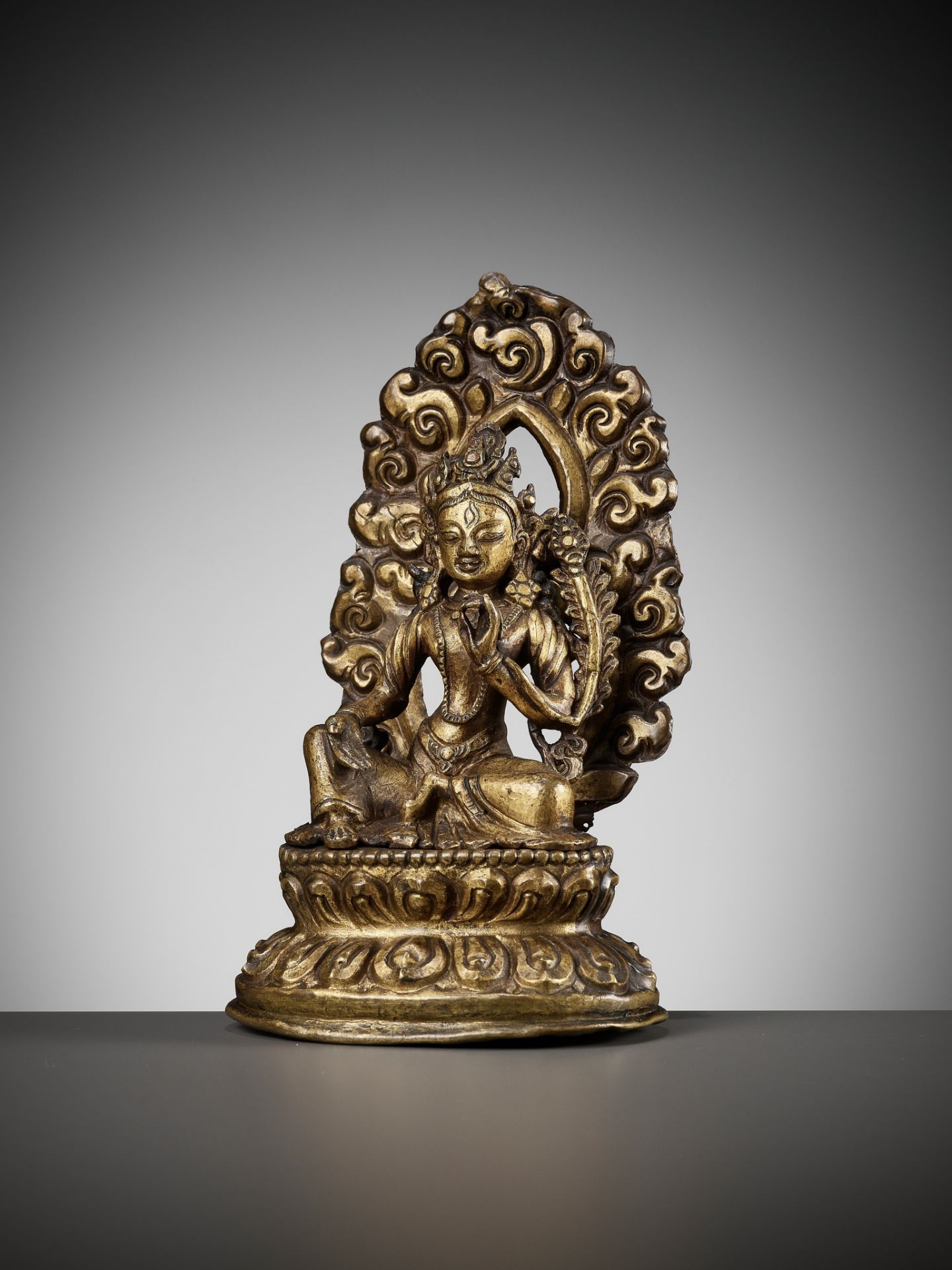 A GILT COPPER REPOUSSE FIGURE OF TARA, NEPAL, 18TH-19TH CENTURY - Image 7 of 15