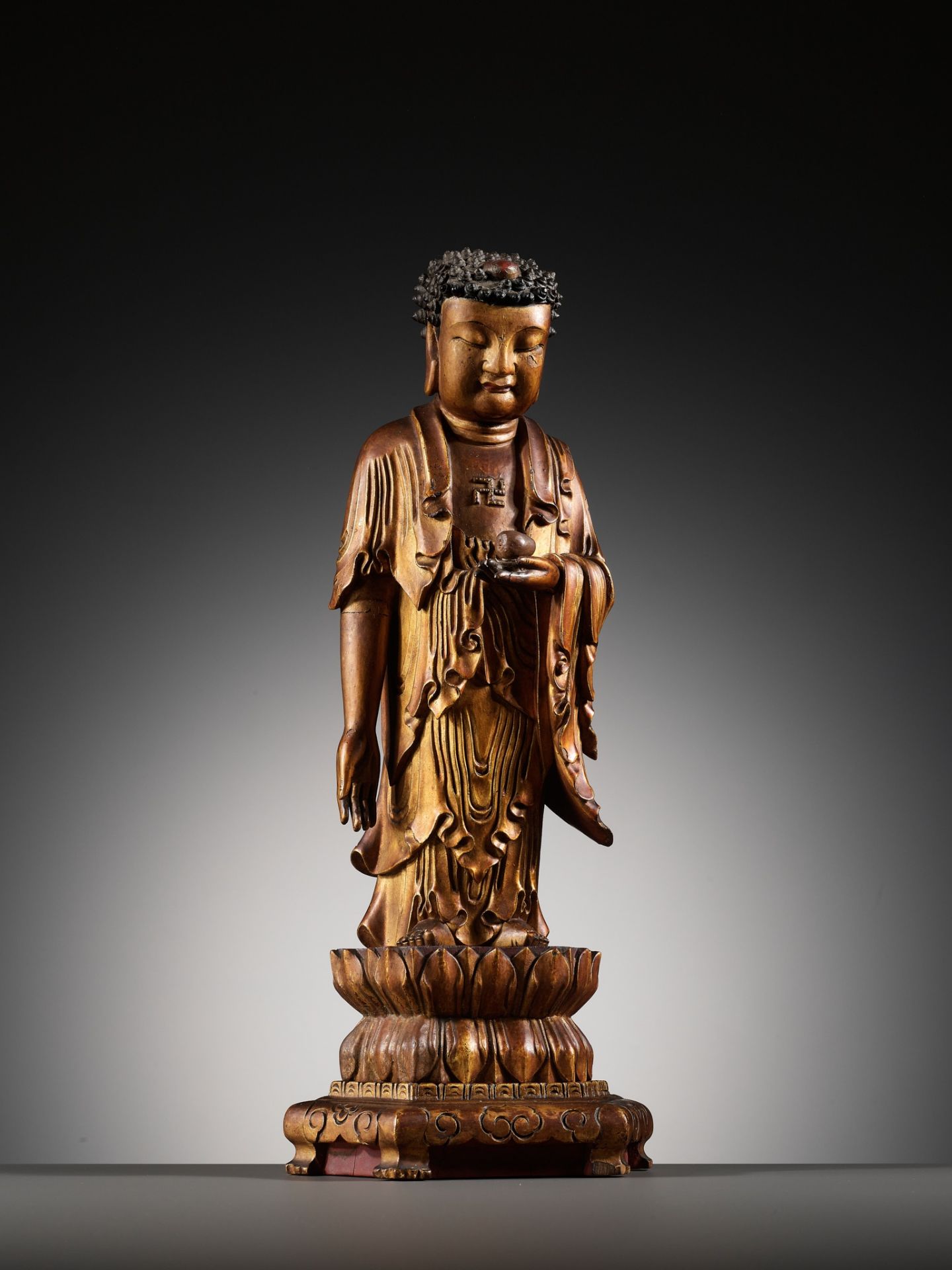 A LACQUER-GILT WOOD FIGURE OF THE STANDING BUDDHA, CHINA, 17TH - 18TH CENTURY - Image 13 of 15