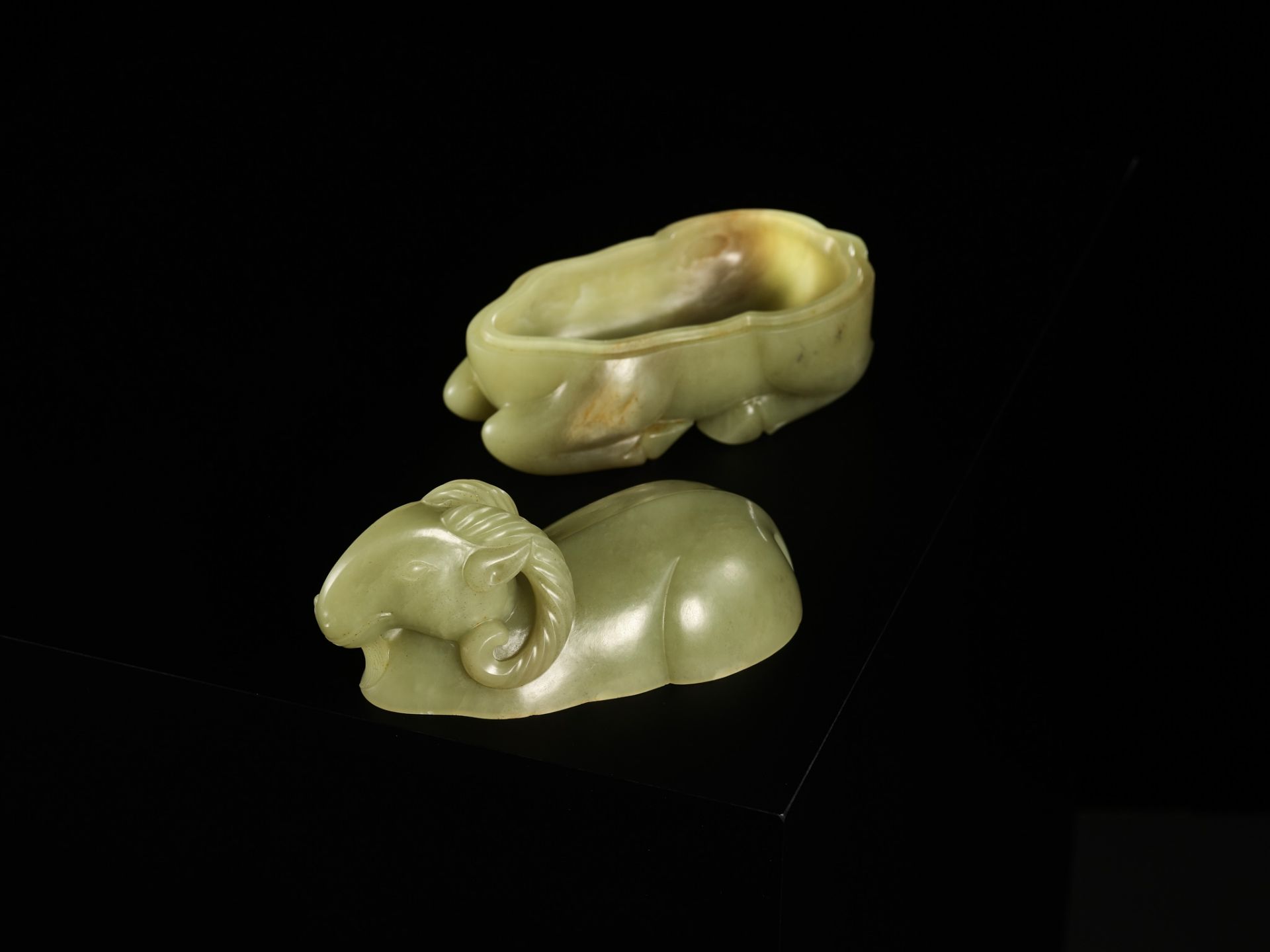 A CARVED CELADON JADE BOX AND COVER IN THE FORM OF A RAM, QING DYNASTY - Image 9 of 15