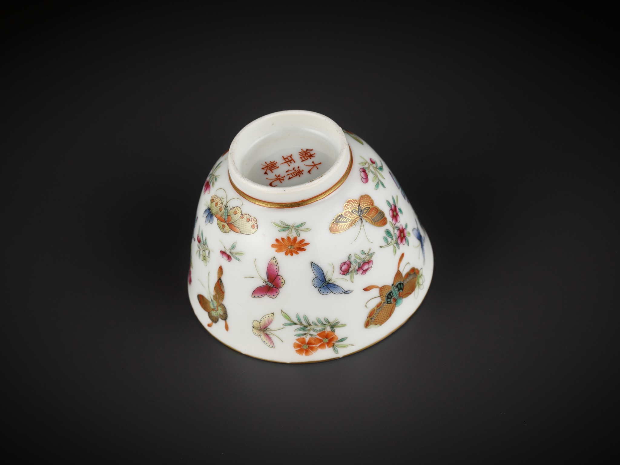 A SUPERB PAIR OF FAMILLE ROSE 'BUTTERFLY' BOWLS, GUANGXU MARKS AND PERIOD - Image 7 of 13