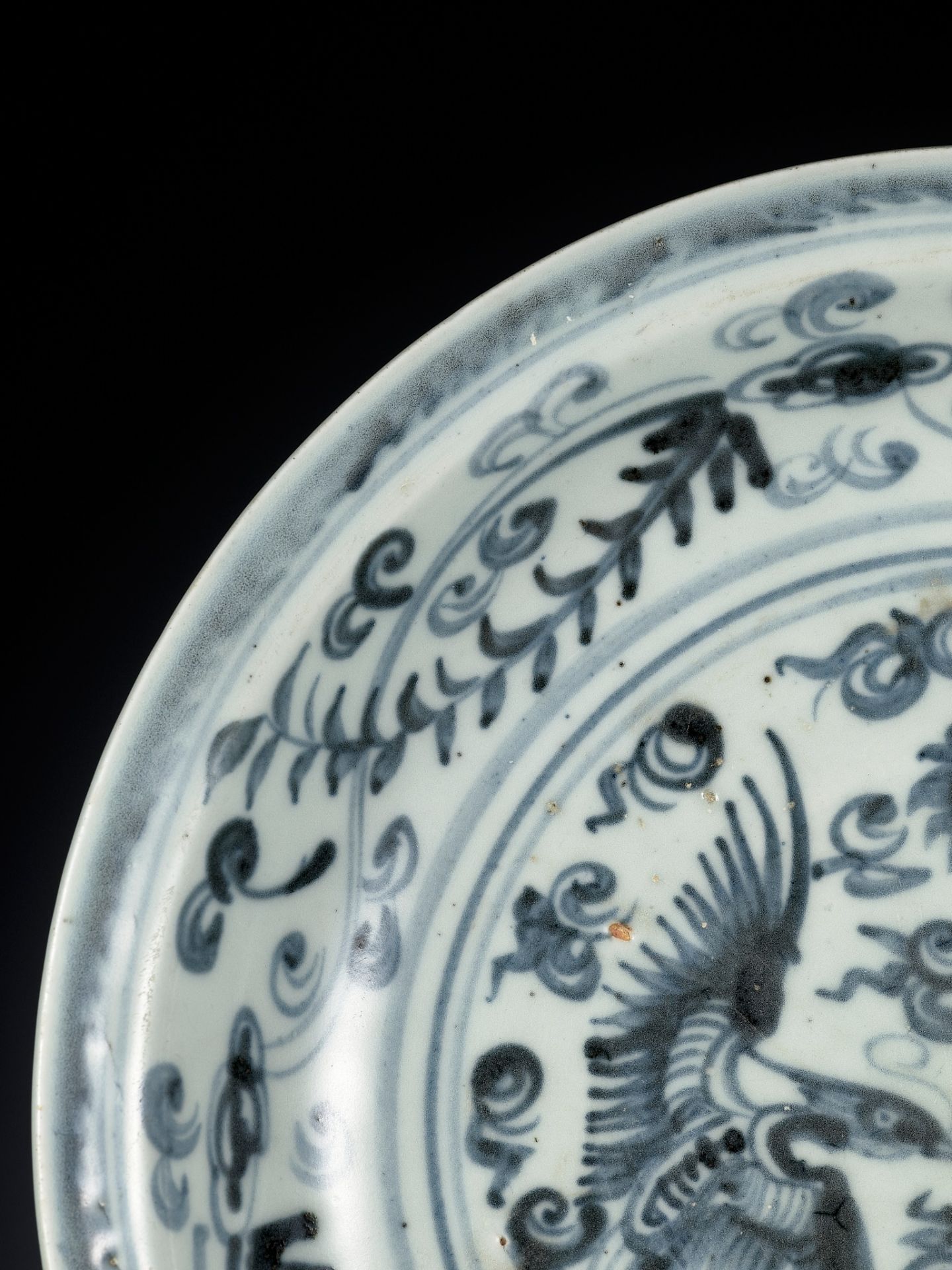 A BLUE AND WHITE 'PHOENIX' DISH, MING DYNASTY - Image 7 of 12
