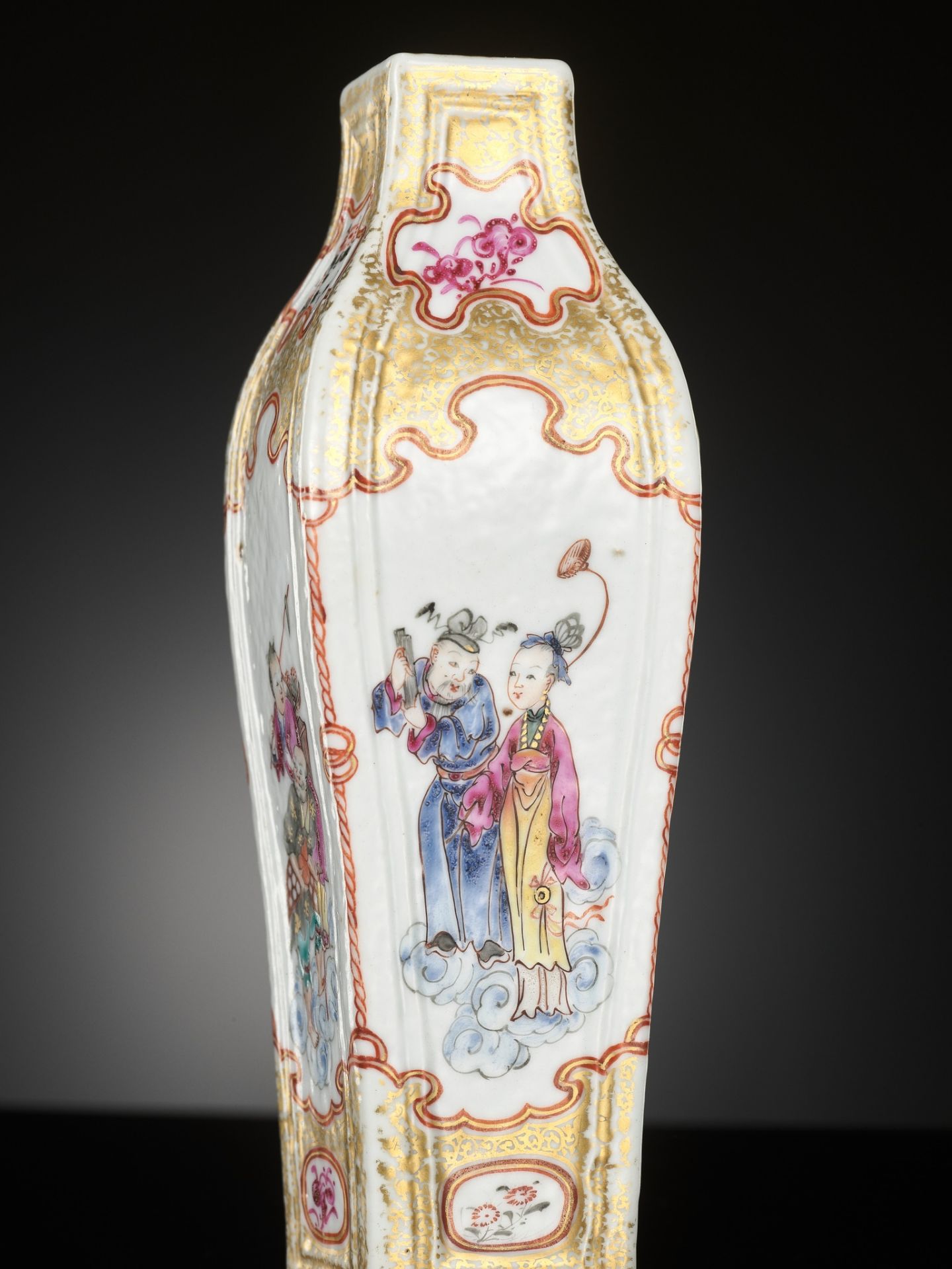 A GILT FAMILLE ROSE VASE DEPICTING THE EIGHT IMMORTALS, BAXIAN, QIANLONG PERIOD