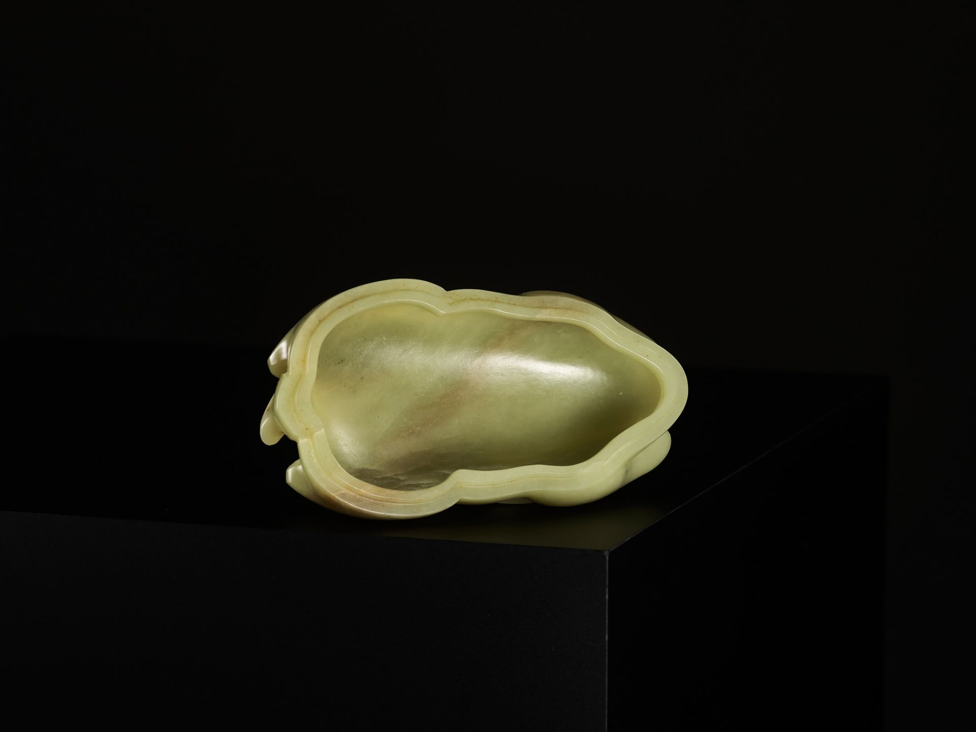 A CARVED CELADON JADE BOX AND COVER IN THE FORM OF A RAM, QING DYNASTY - Bild 14 aus 15