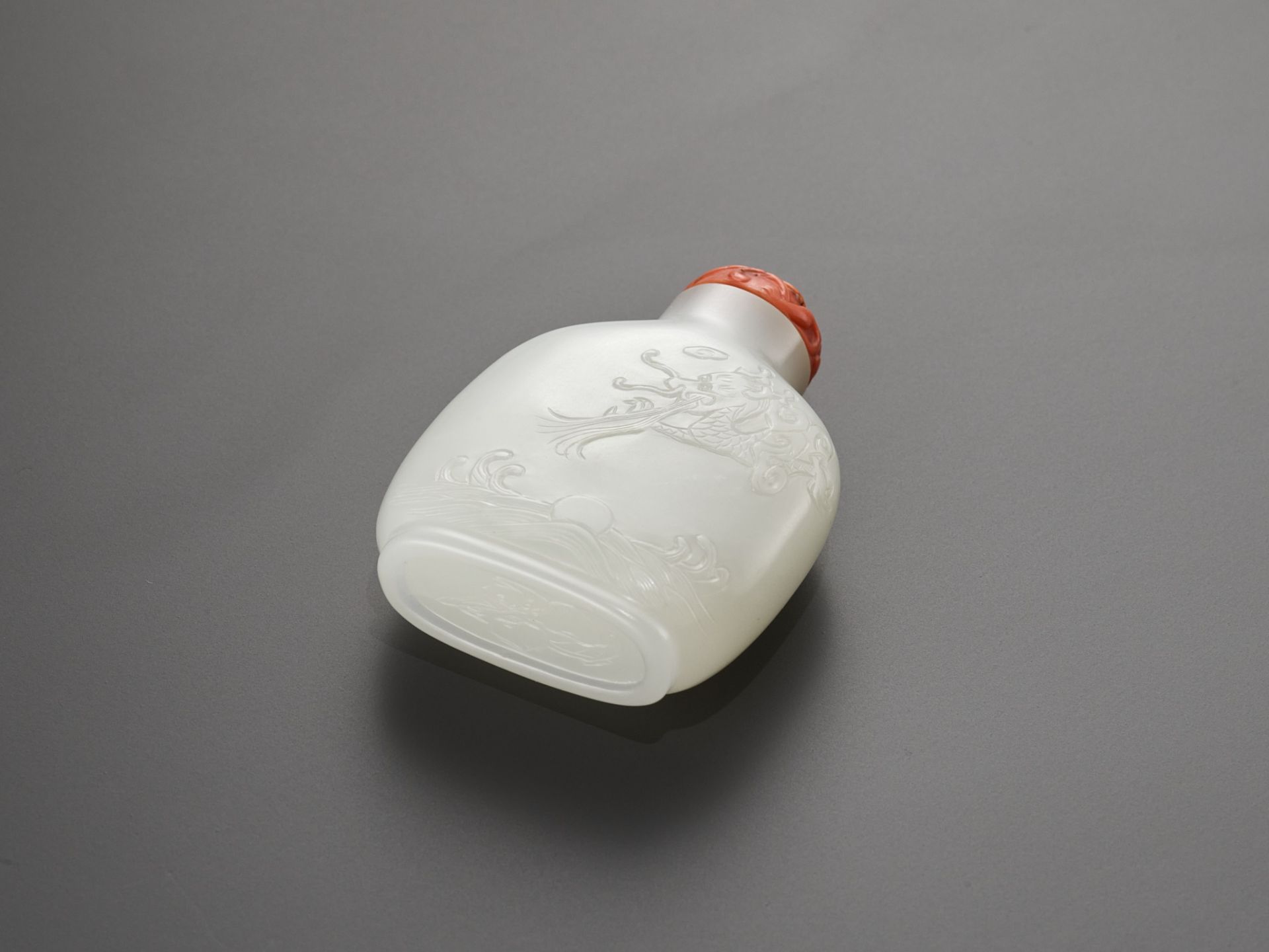 A WHITE JADE 'DRAGON' SNUFF BOTTLE, CHINA, 18TH CENTURY - Image 2 of 17