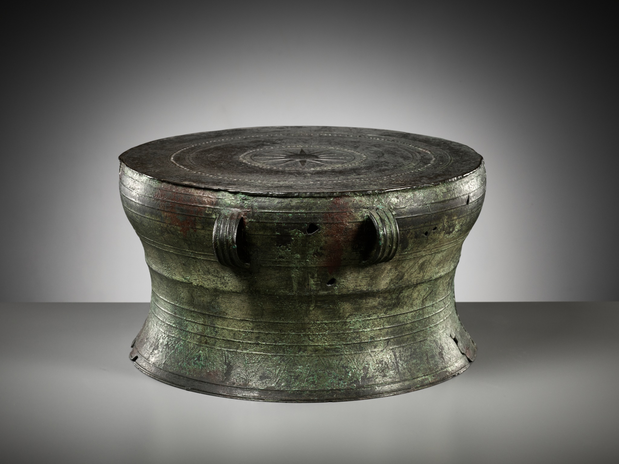 A LARGE AND HEAVY BRONZE RAIN DRUM, DONG SON CULTURE - Image 10 of 13