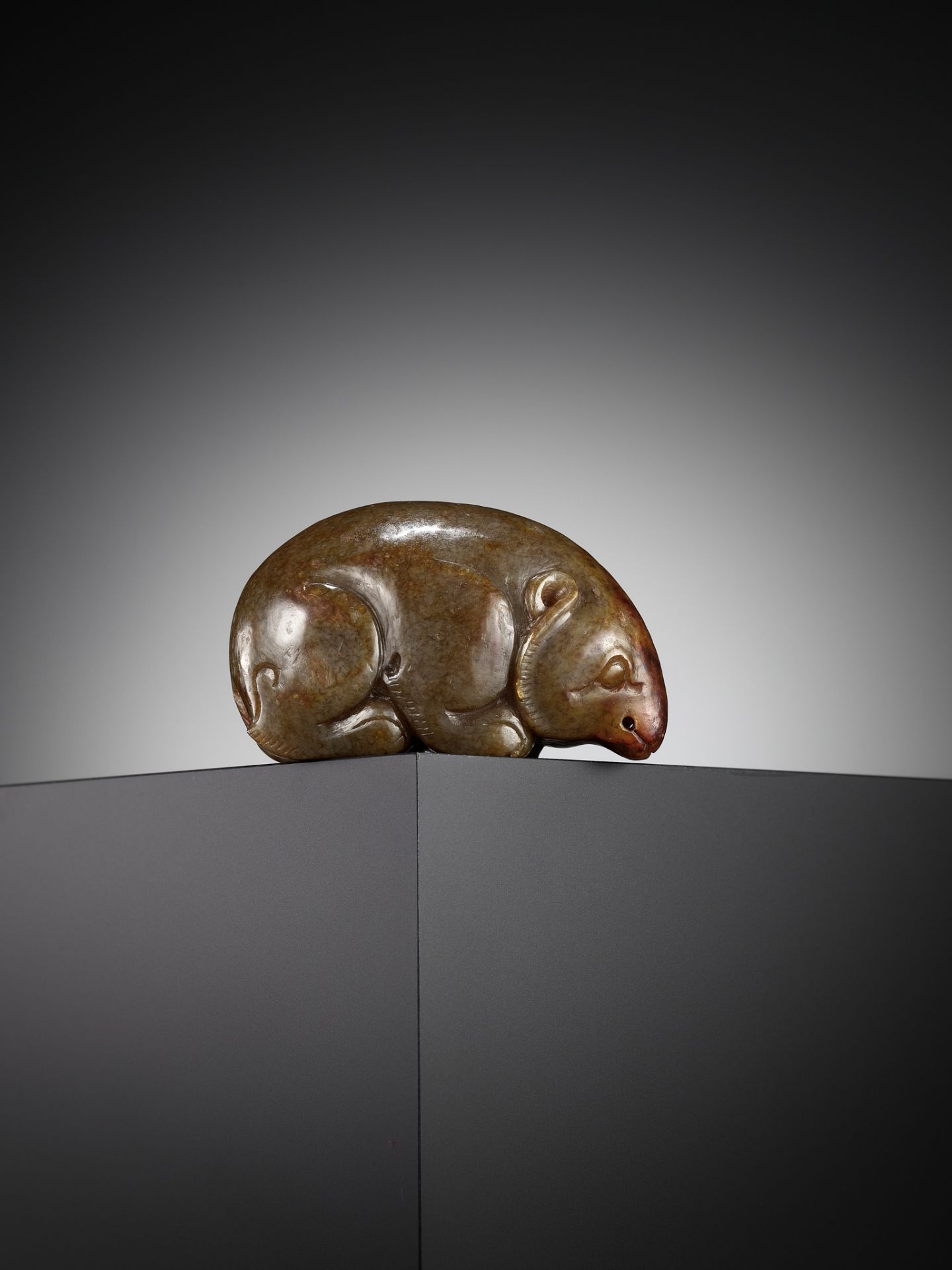 A DEEP CELADON AND RUSSET JADE 'CROUCHING BEAR' PENDANT, SONG TO MING DYNASTY - Image 8 of 10
