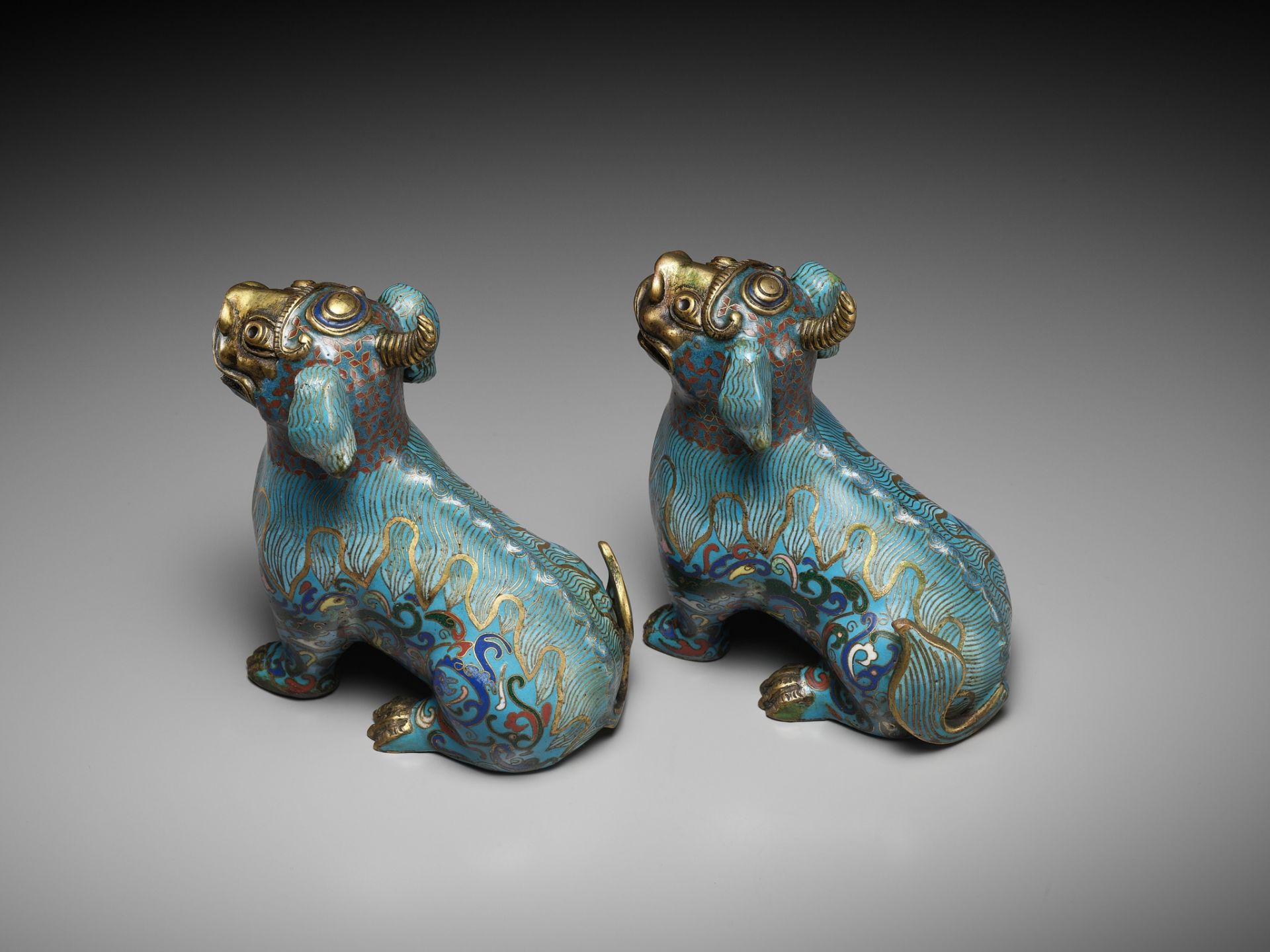 A PAIR OF GILT-BRONZE AND CLOISONNE ENAMEL LUDUAN, CHINA, 18TH - 19TH CENTURY - Image 7 of 11