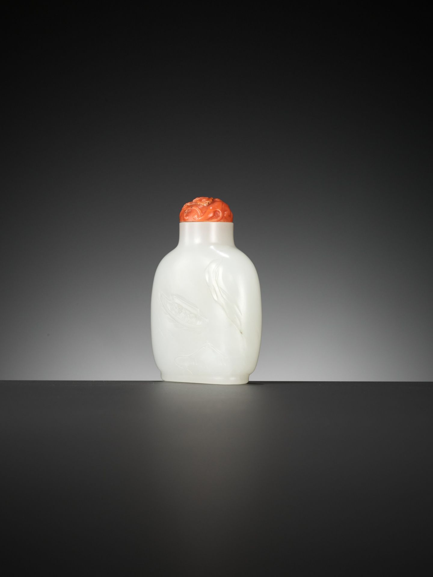 A WHITE JADE 'DRAGON' SNUFF BOTTLE, CHINA, 18TH CENTURY - Image 13 of 17