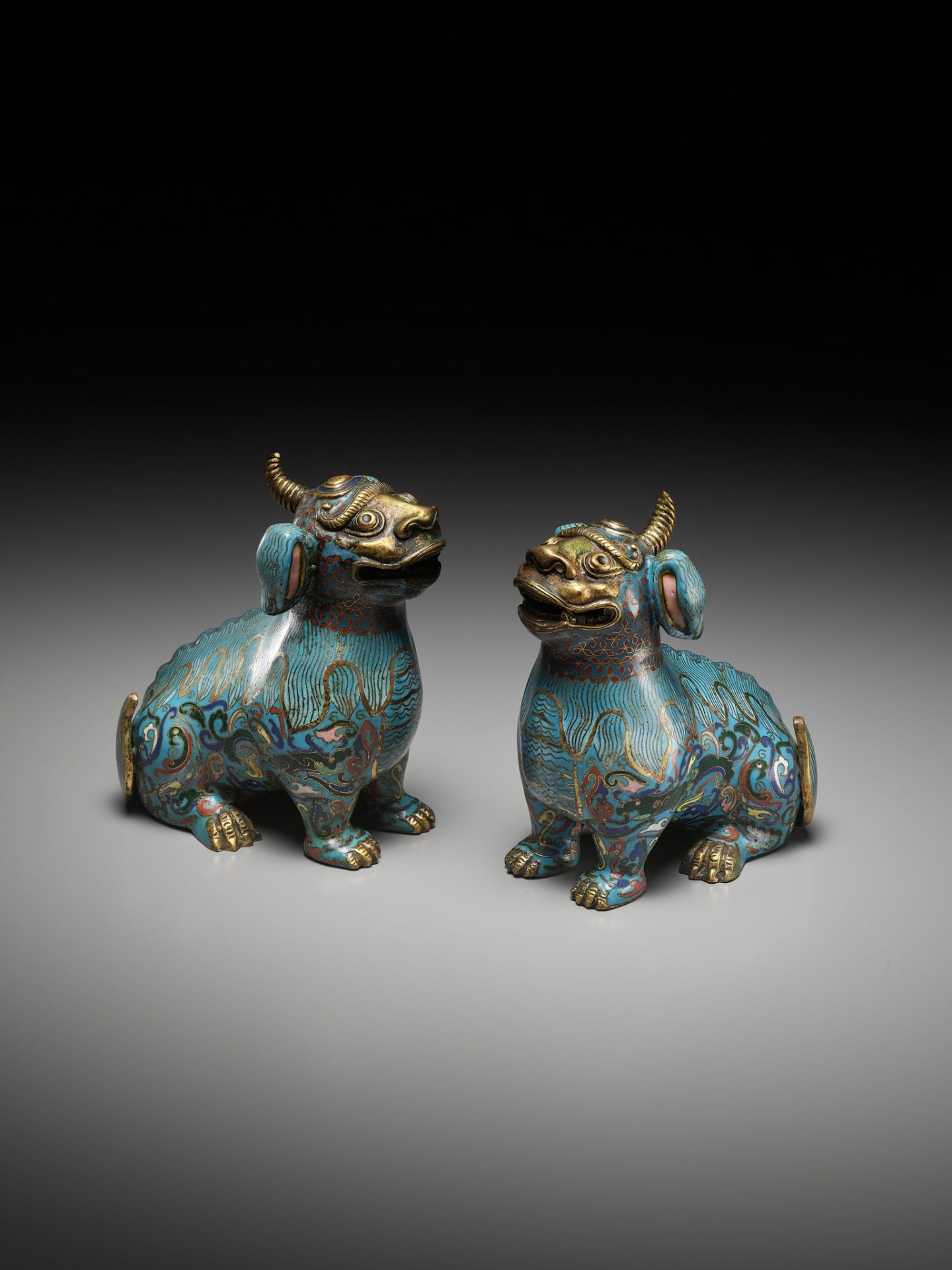 A PAIR OF GILT-BRONZE AND CLOISONNE ENAMEL LUDUAN, CHINA, 18TH - 19TH CENTURY - Image 8 of 11