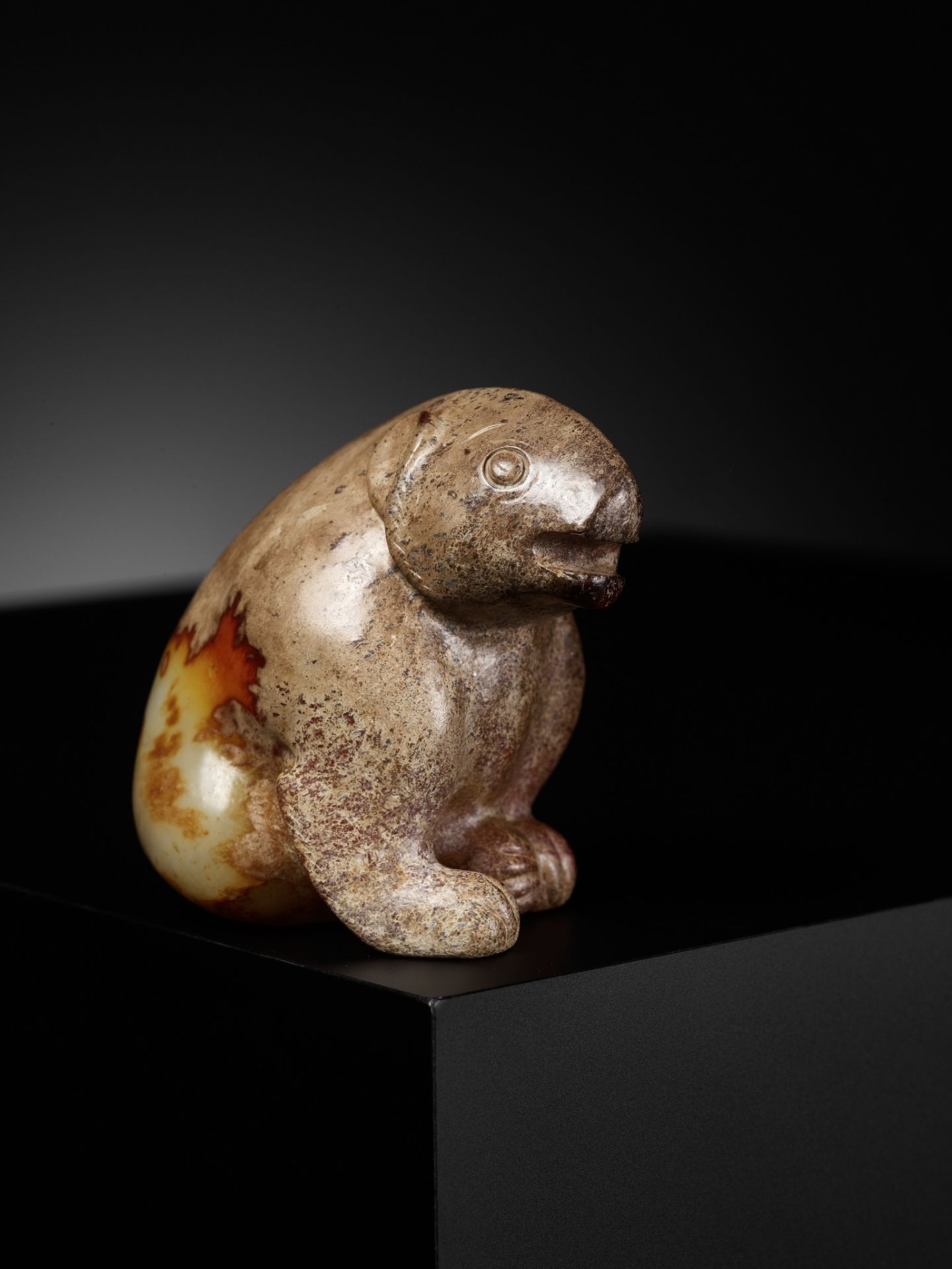 AN EXCEPTIONAL YELLOW JADE FIGURE OF A BEAR, HUANGXIONG, HAN DYNASTY, CHINA, 202 BC - 220 AD - Bild 3 aus 19