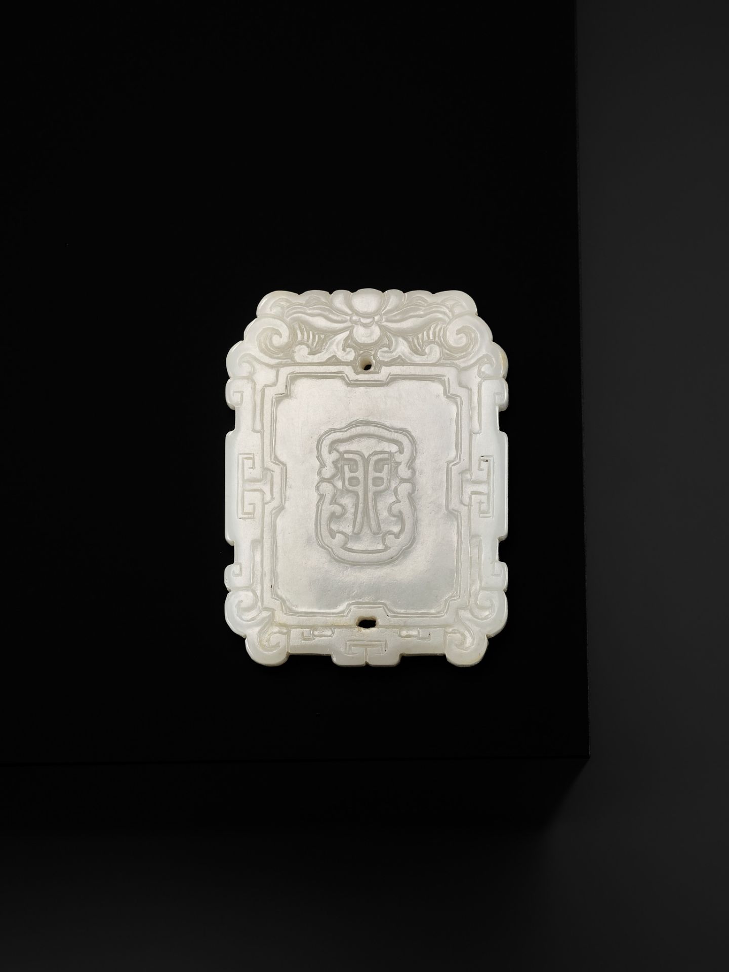 A WHITE JADE 'RABBIT' ZODIAC PENDANT, CHINA, 18TH CENTURY - Bild 2 aus 9