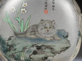 AN INSIDE-PAINTED GLASS 'CAT' SNUFF BOTTLE, BY WANG XISAN, CHINA, DATED 1959