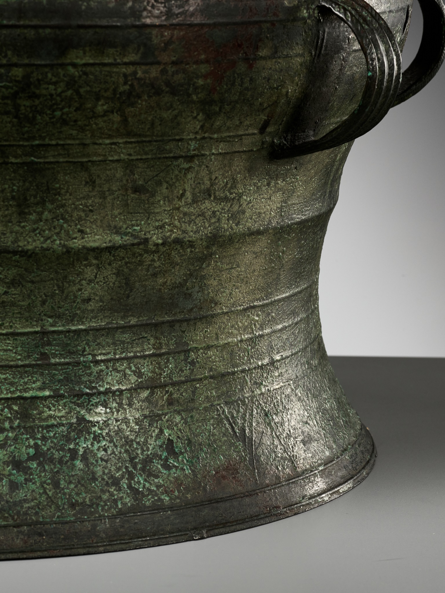A LARGE AND HEAVY BRONZE RAIN DRUM, DONG SON CULTURE - Image 3 of 13