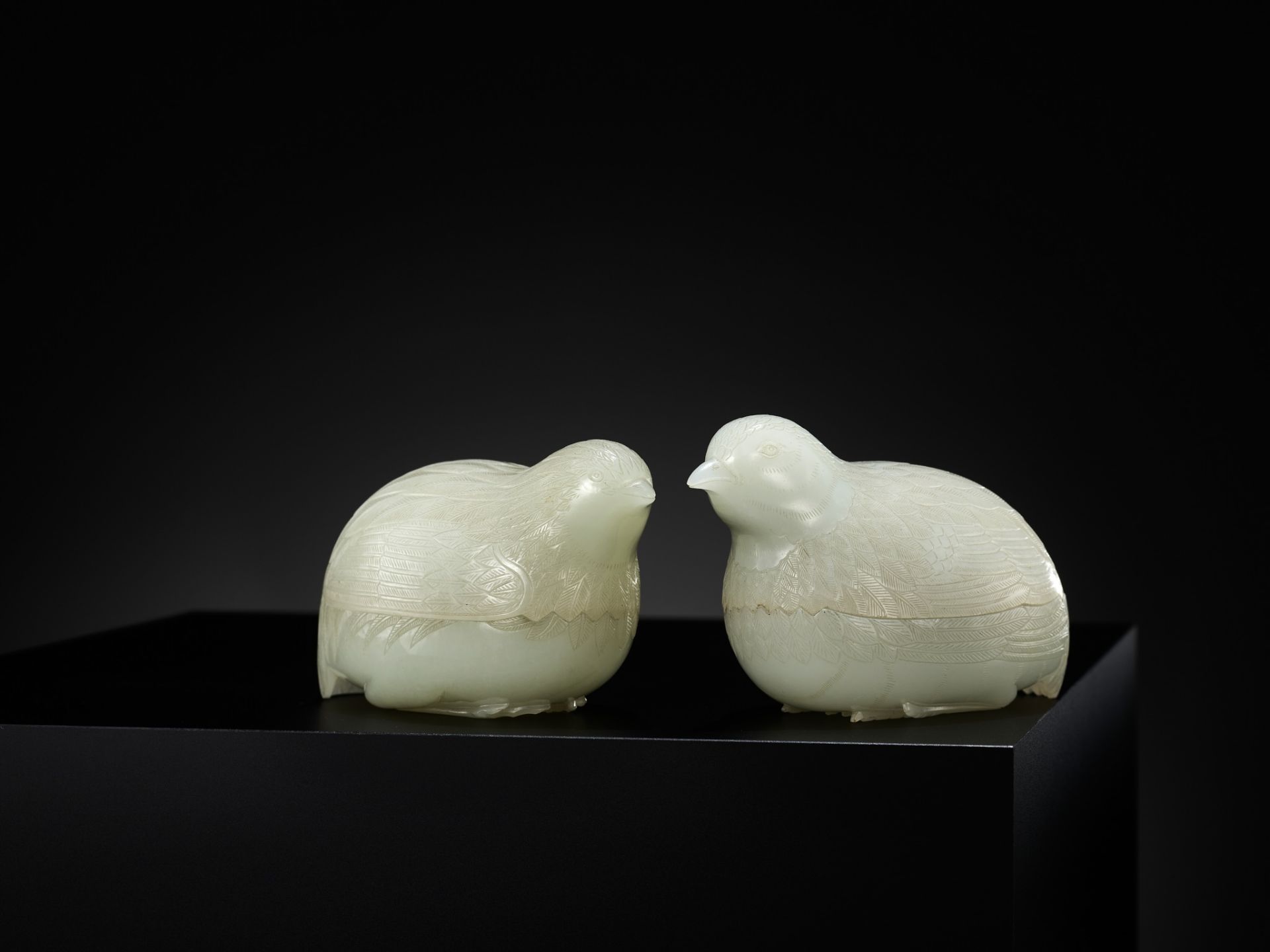 AN EXCEPTIONAL PAIR OF WHITE JADE 'QUAIL' BOXES AND COVERS, QIANLONG PERIOD, 1736-1795 - Bild 17 aus 20