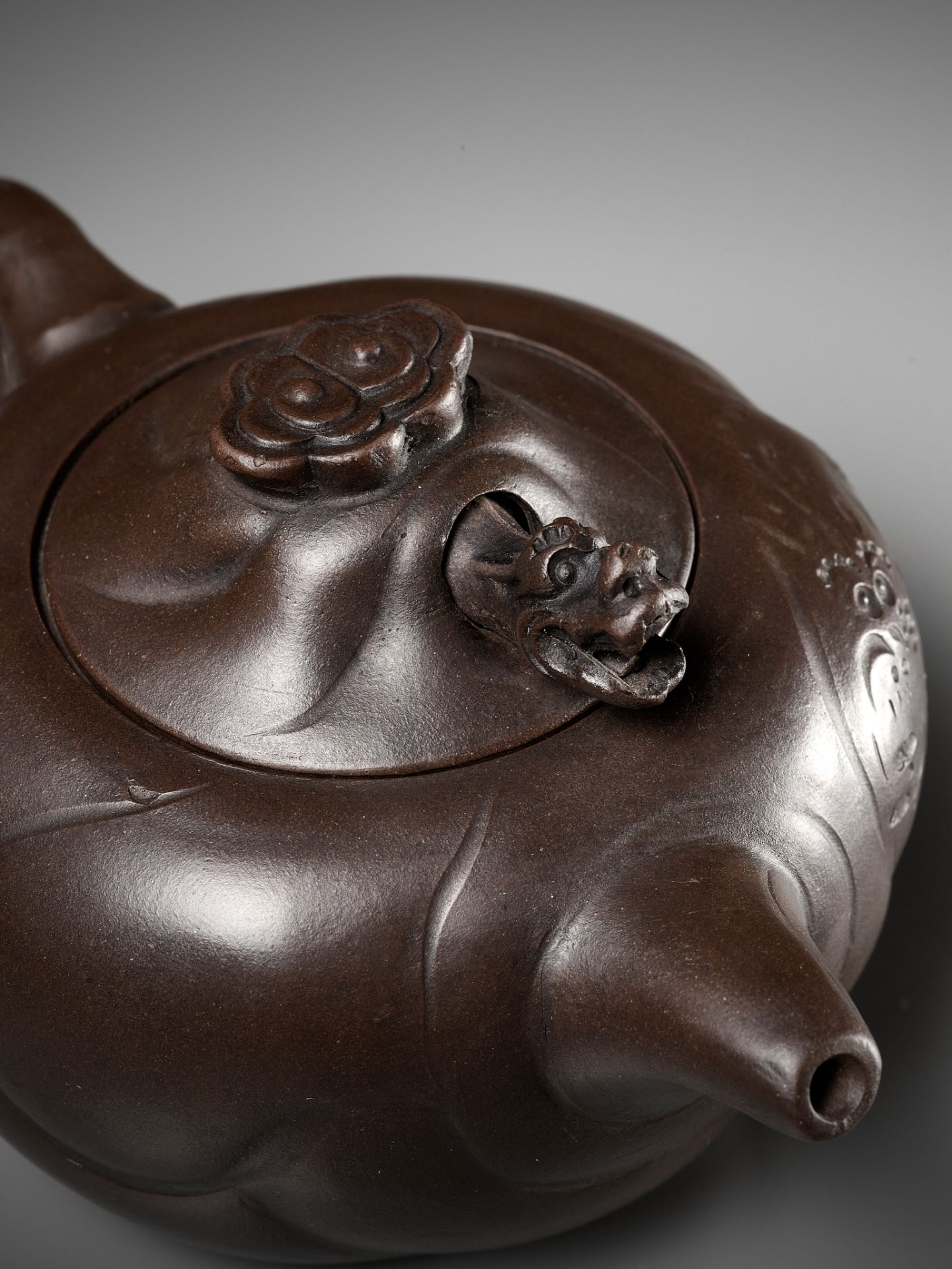 A YIXING STONEWARE 'DRAGON AND CARP' TEAPOT AND COVER, BY WANG YUYING, REPUBLIC PERIOD - Image 7 of 15