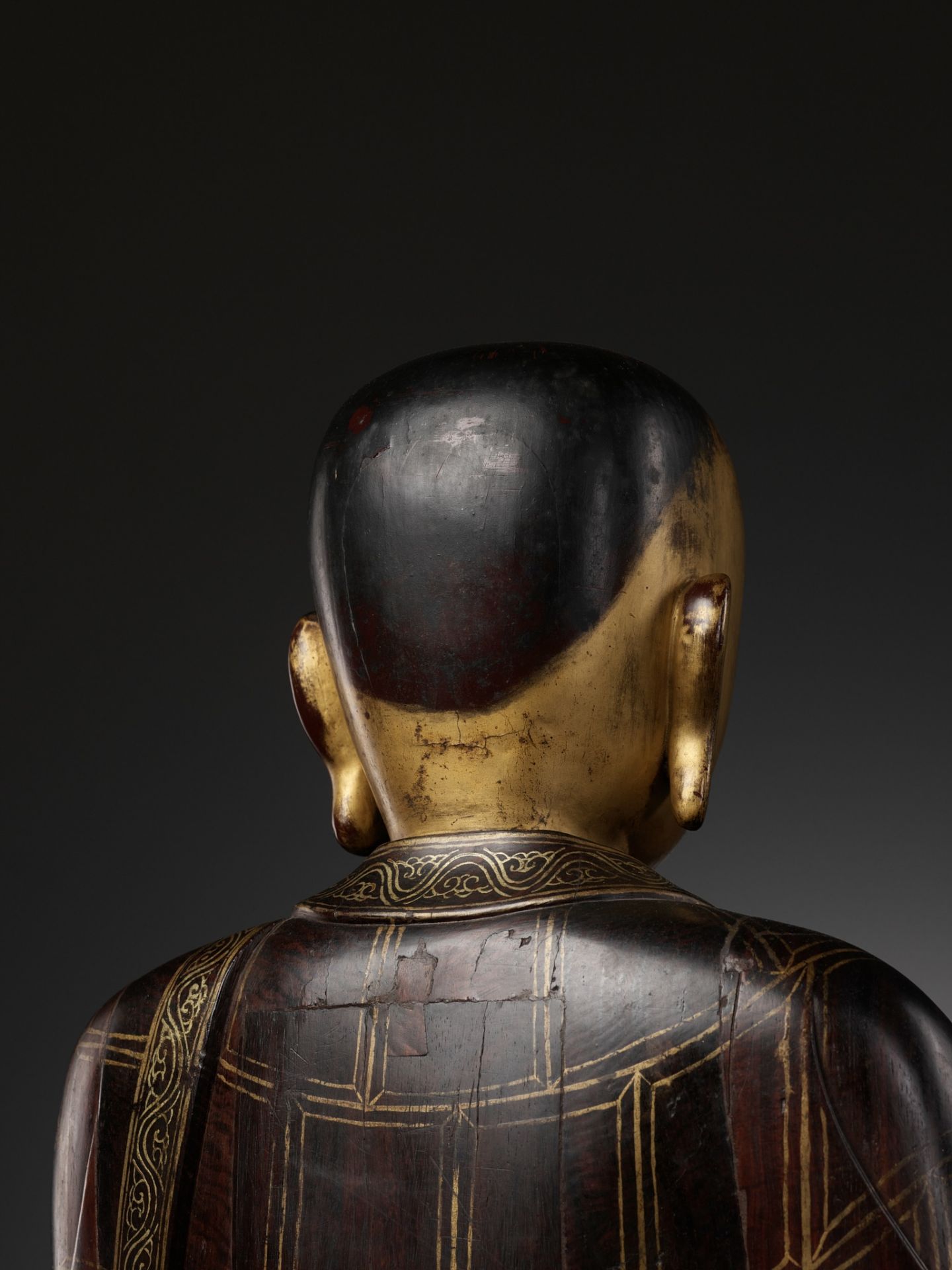 A LARGE AND HIGHLY IMPORTANT ZITAN AND GILT-LACQUERED STATUE OF SARIPUTRA, THE FIRST OF BUDDHA'S TWO - Image 19 of 26