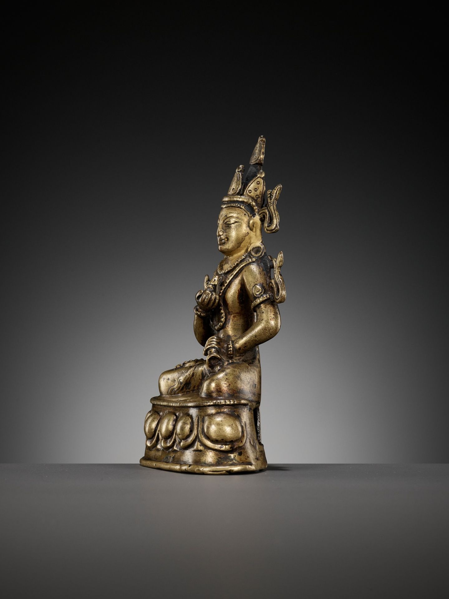 A GILT-BRONZE AND TURQUOISE-INLAID FIGURE OF VAJRASATTVA, KASHMIR STYLE, WEST TIBET, 12TH CENTURY - Image 6 of 10