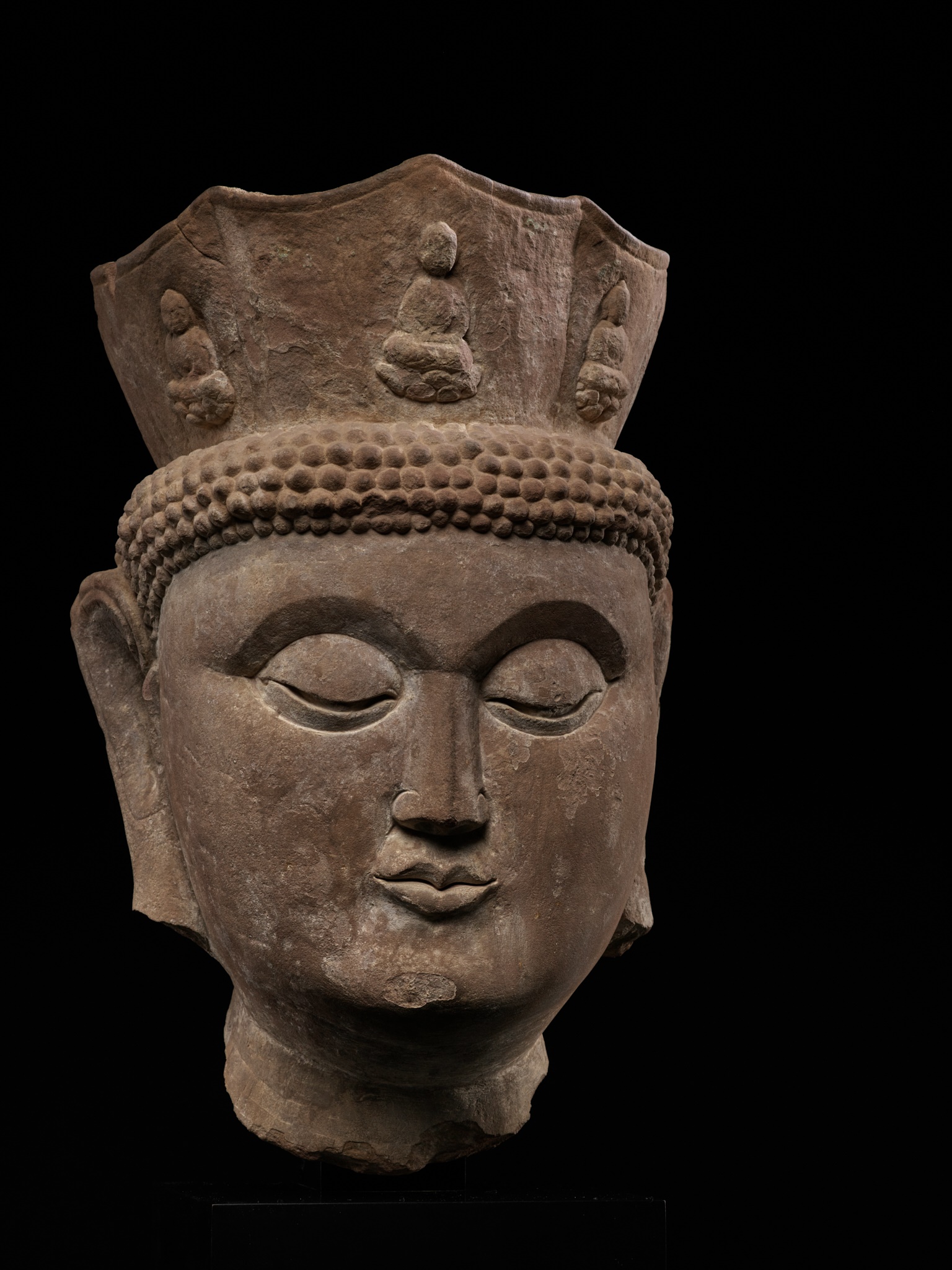 A MONUMENTAL HEAD OF VAIROCANA, THE PRIMORDIAL BUDDHA, CIRCA 500-800 AD - Image 3 of 13