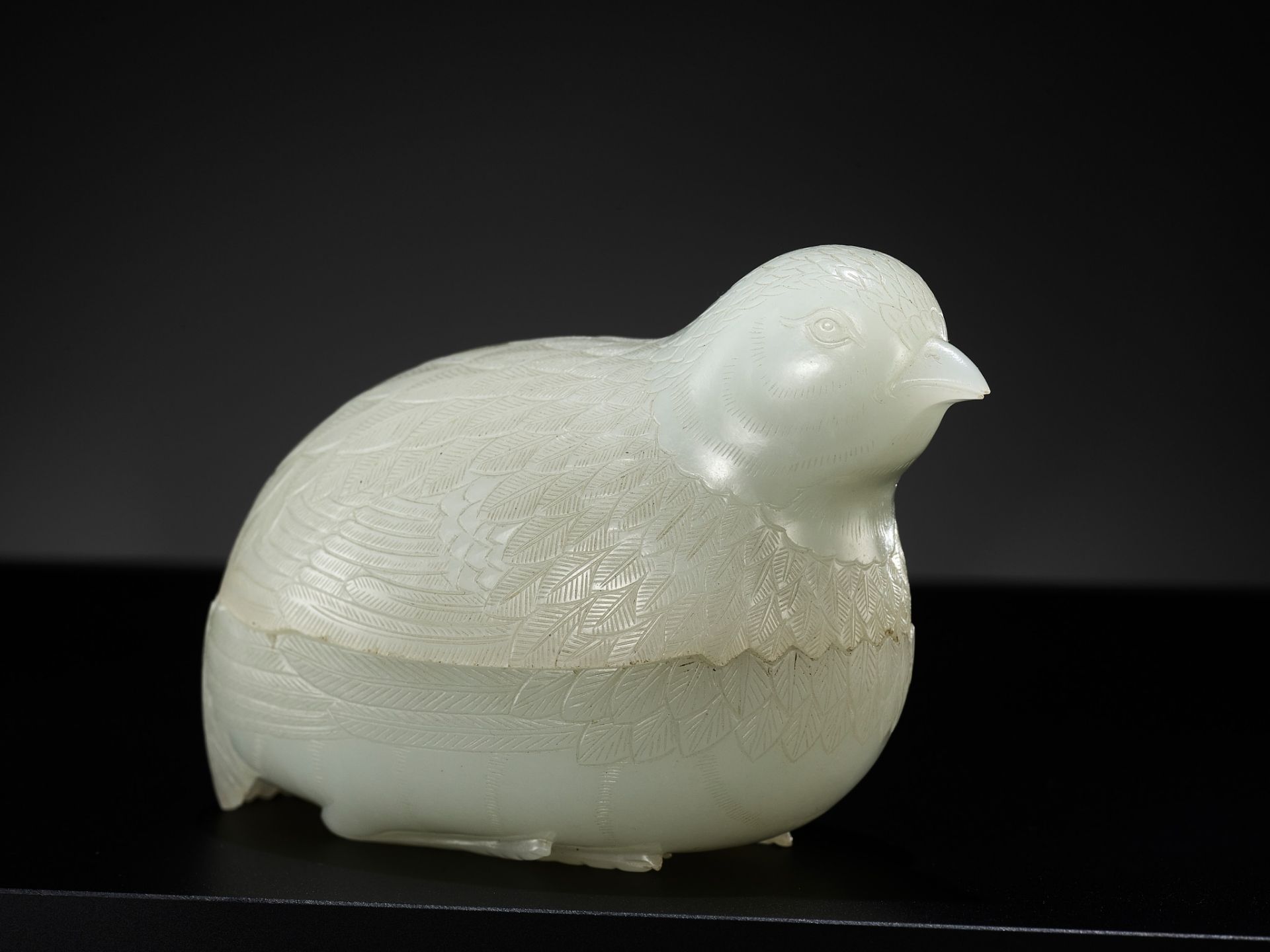 AN EXCEPTIONAL PAIR OF WHITE JADE 'QUAIL' BOXES AND COVERS, QIANLONG PERIOD, 1736-1795 - Bild 7 aus 20