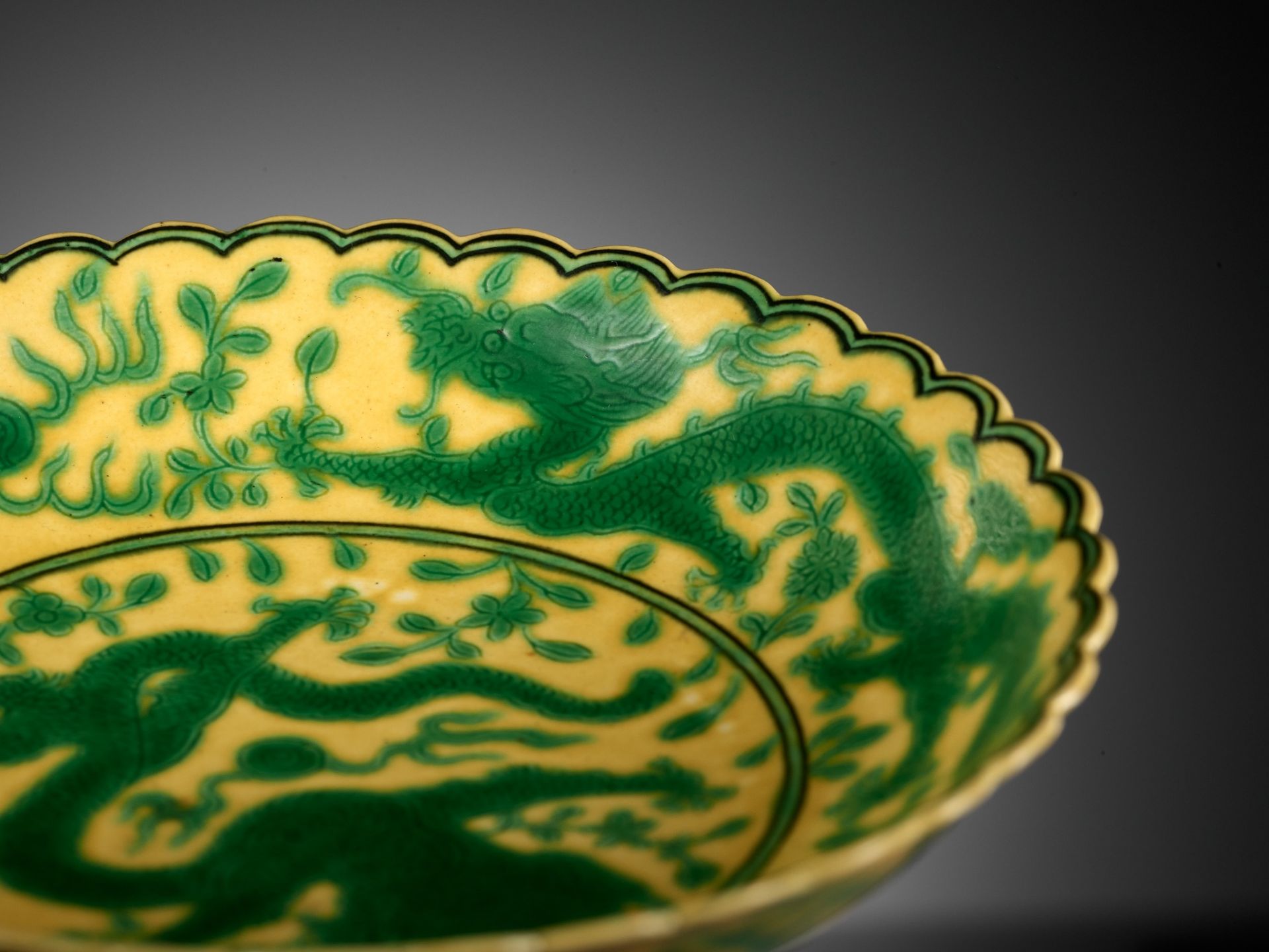 A PAIR OF YELLOW-GROUND AND GREEN-ENAMELLED 'DRAGON' DISHES, QIANLONG MARK AND OF THE PERIOD - Image 18 of 18
