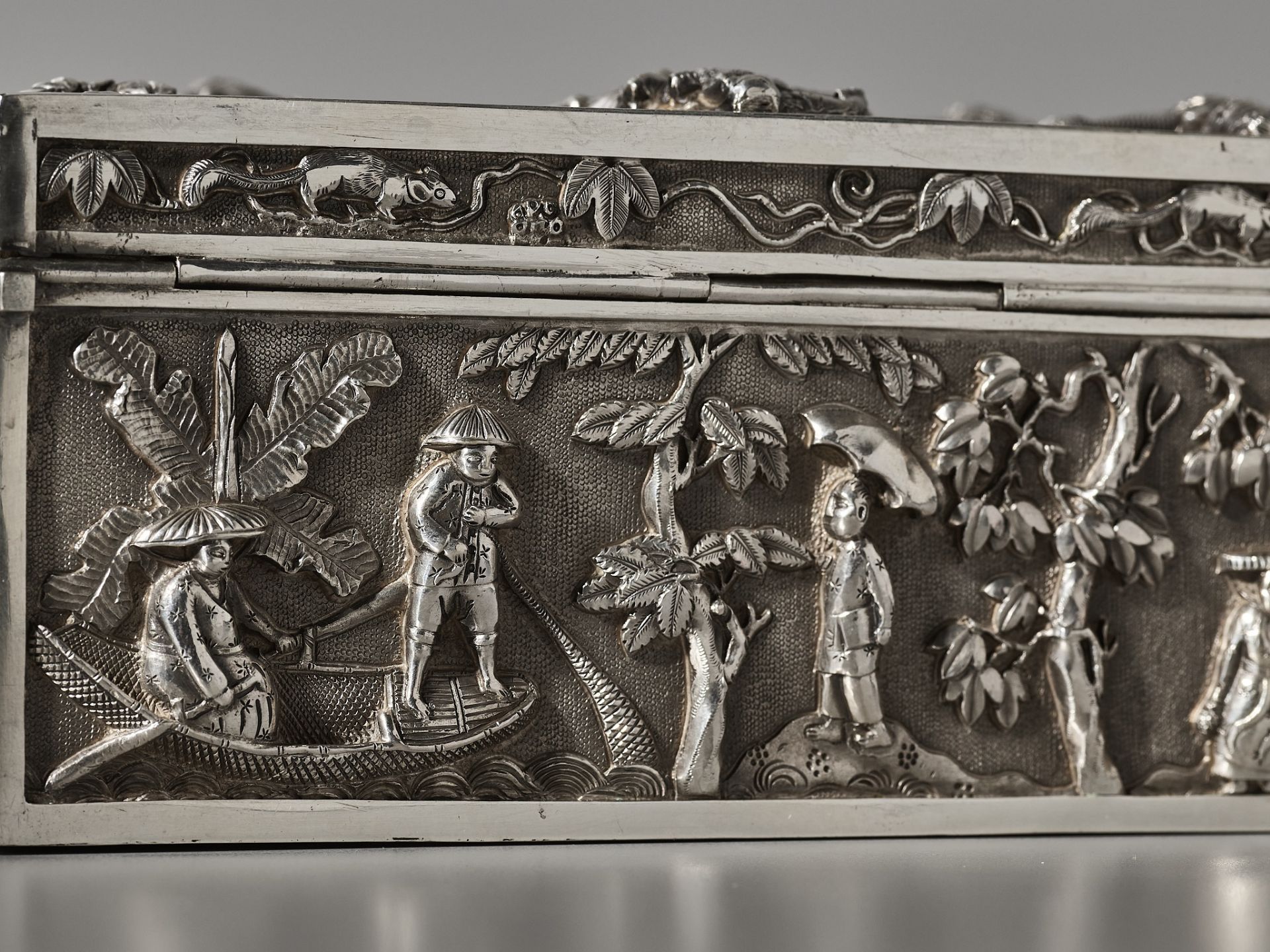 AN EXPORT SILVER REPOUSSE CIGAR BOX AND COVER, TONG YI MARK, LATE QING DYNASTY - Image 22 of 22