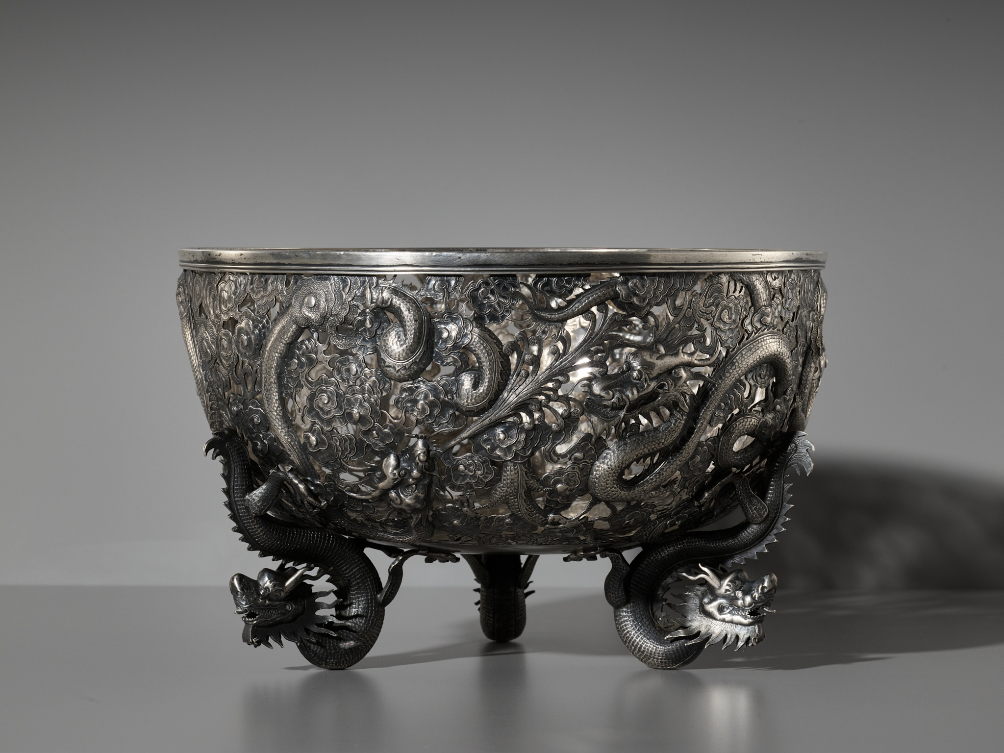 A LARGE SILVER 'DRAGON' RETICULATED PUNCH BOWL, MARKS OF SUI CHANG AND WANG HING - Image 3 of 17