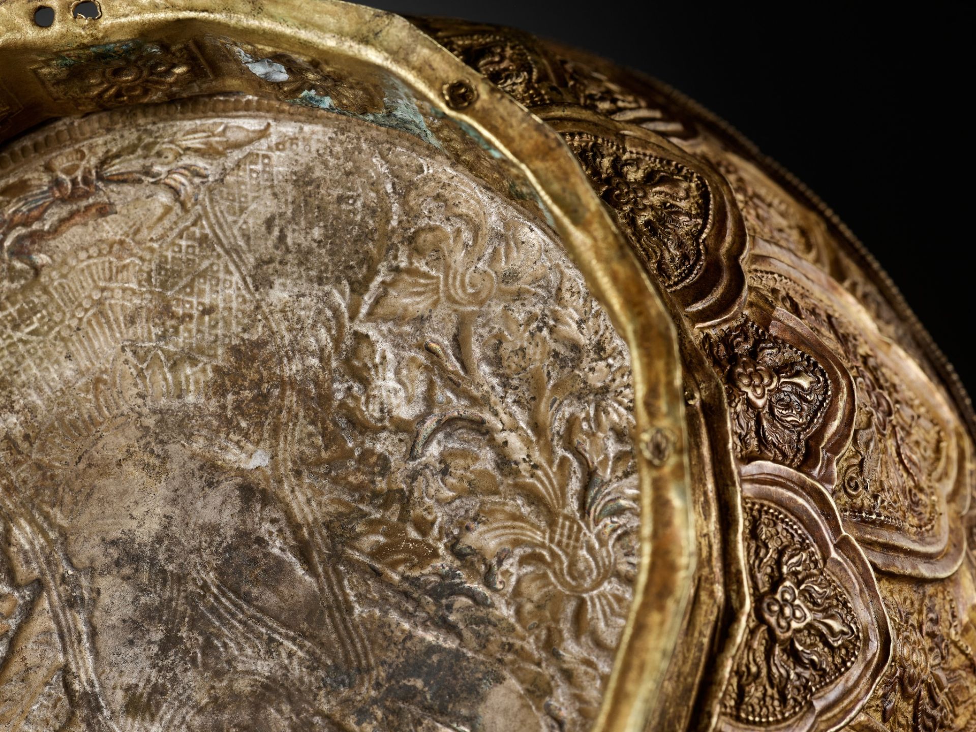 A SILVER-INLAID GOLD REPOUSSÉ BOWL DEPICTING GARUDA, VIETNAM,FORMER KINGDOMS OF CHAMPA,CIRCA 10TH C. - Image 17 of 18