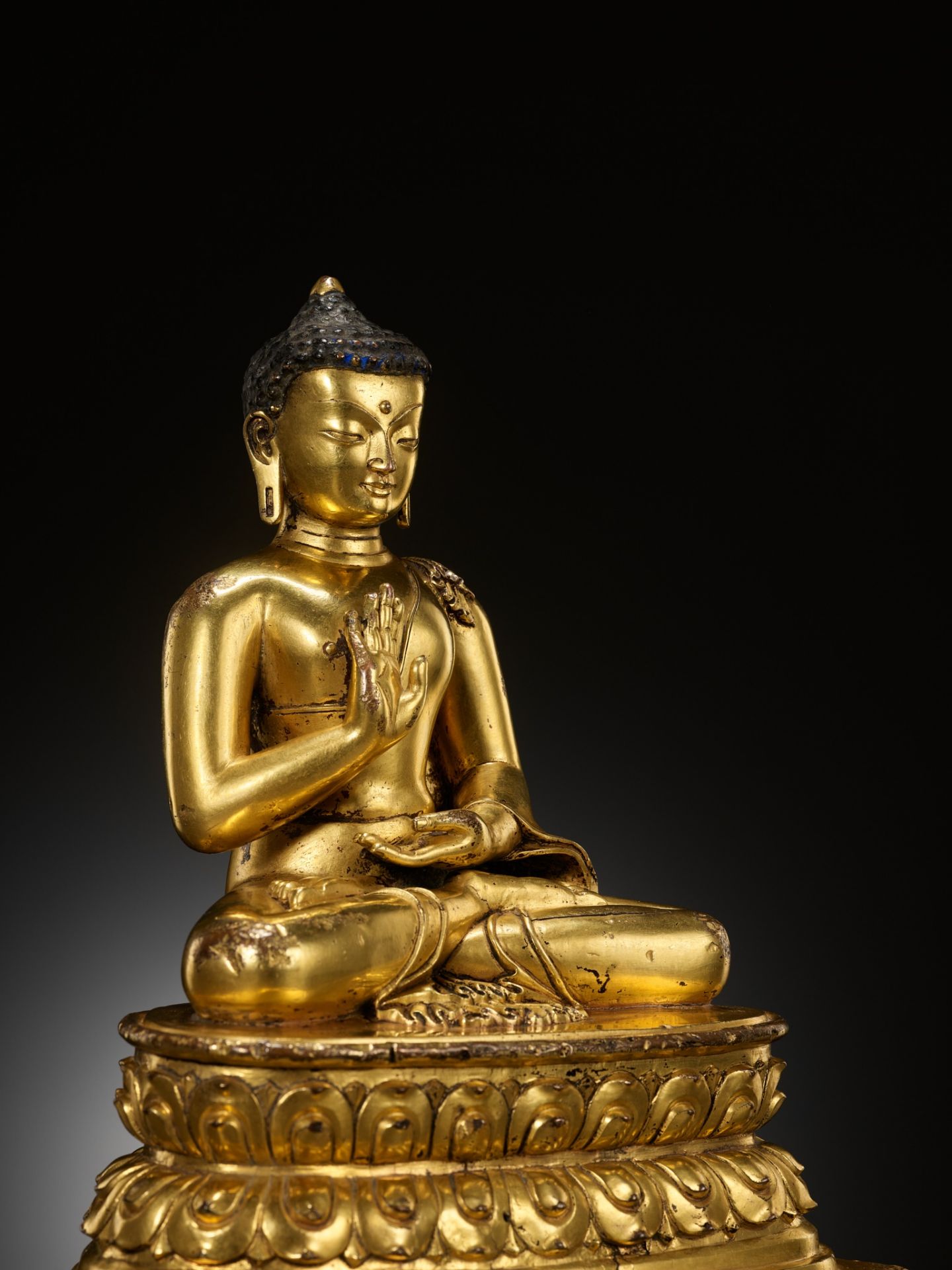 A GILT COPPER ALLOY FIGURE OF AMOGHASIDDHI, POSSIBLY DENSATIL, TIBET, 14TH-15TH CENTURY - Image 20 of 22