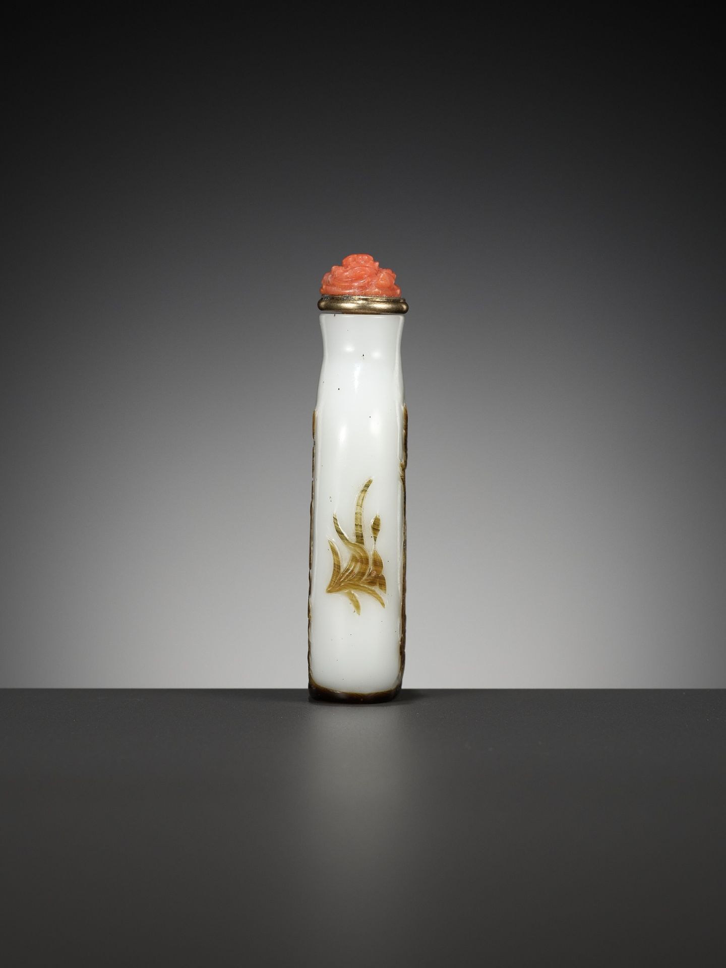 AN INSCRIBED OVERLAY GLASS ‘CAT AND BUTTERFLY’ SNUFF BOTTLE, BY WANG SU, YANGZHOU SCHOOL, 1820-1840 - Image 12 of 19