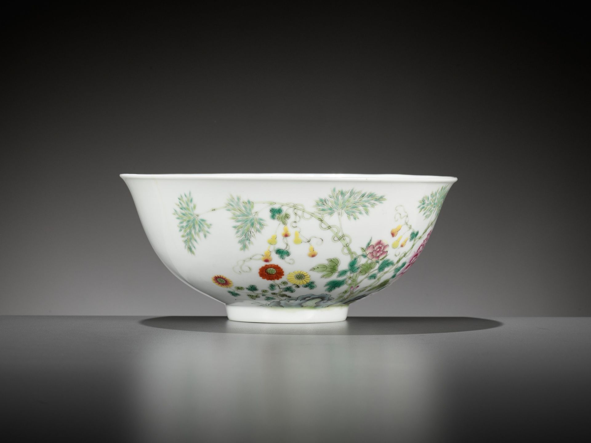 A LARGE FAMILLE-ROSE 'FLORAL' BOWL, GUANGXU MARK AND PERIOD - Image 7 of 12