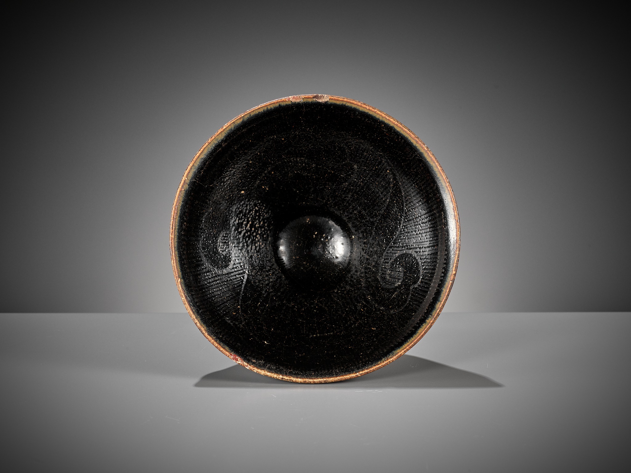 A CIZHOU SILVER-DECORATED AND BLACK-GLAZED TEA BOWL, SOUTHERN SONG OR JIN DYNASTY - Image 8 of 15