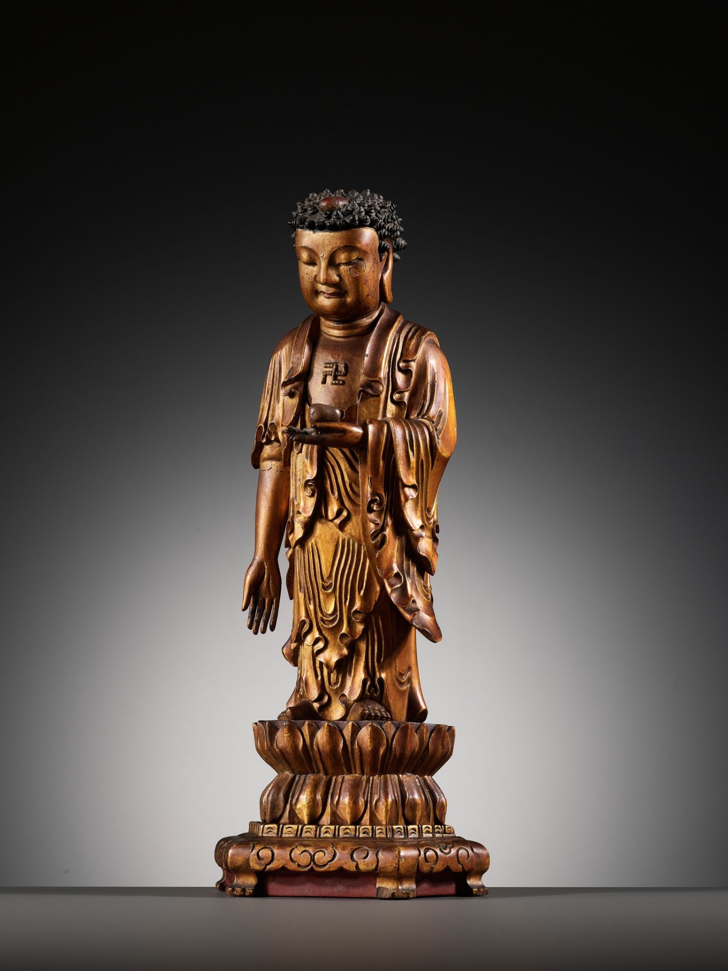 A LACQUER-GILT WOOD FIGURE OF THE STANDING BUDDHA, CHINA, 17TH - 18TH CENTURY - Image 8 of 15