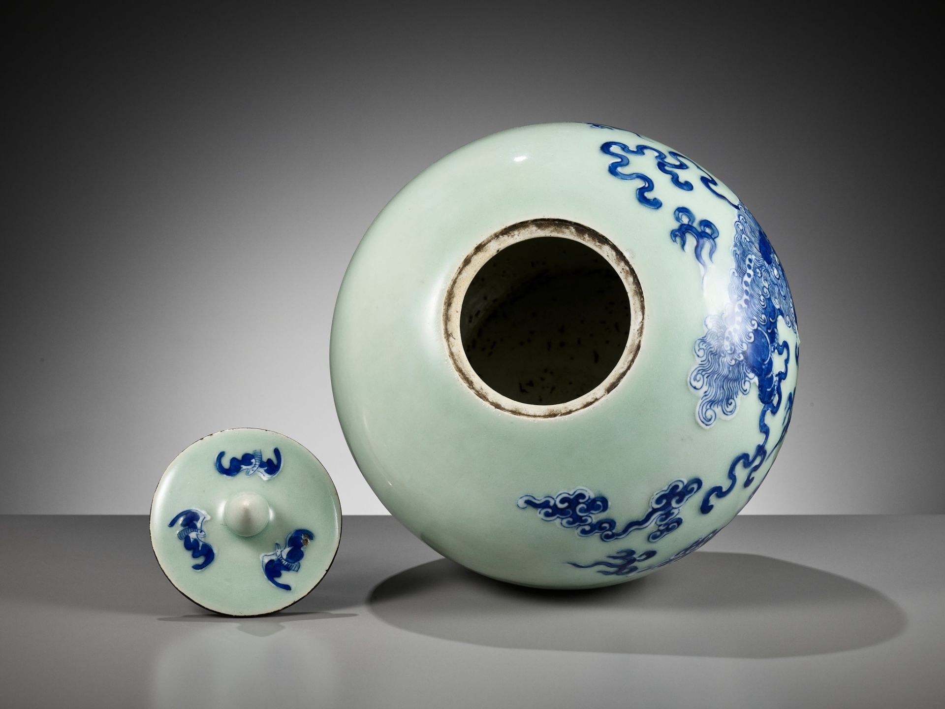 A CELADON-GROUND AND UNDERGLAZE-BLUE JAR AND COVER, CHINA, 19TH - EARLY 20TH CENTURY - Image 8 of 10
