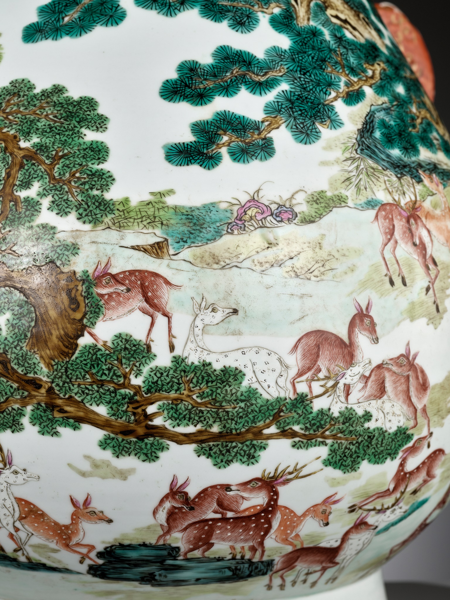 A FAMILLE ROSE 'HUNDRED DEER' (BAI LU) HU-FORM VASE, LATE QING TO EARLY REPUBLIC PERIOD - Image 17 of 17