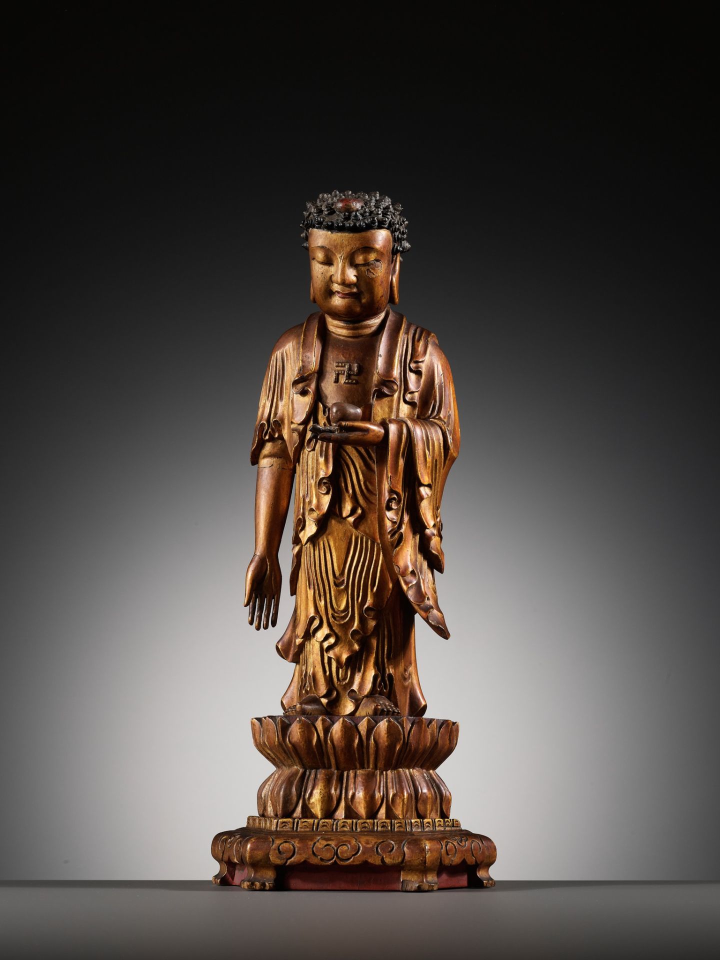 A LACQUER-GILT WOOD FIGURE OF THE STANDING BUDDHA, CHINA, 17TH - 18TH CENTURY - Image 7 of 15