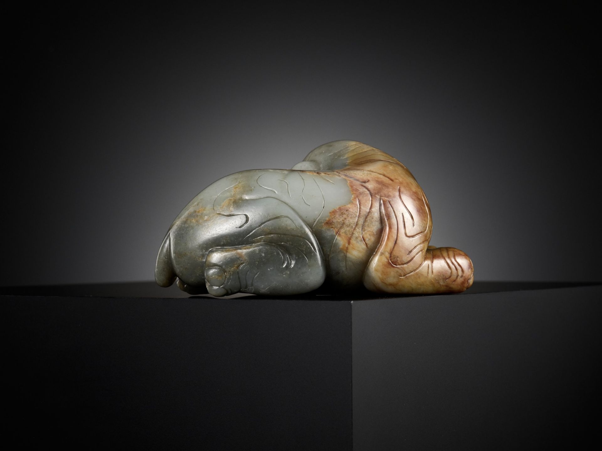 A GRAY AND RUSSET JADE FIGURE OF A RECUMBENT ELEPHANT, LATE MING TO MID-QING DYNASTY - Image 13 of 15