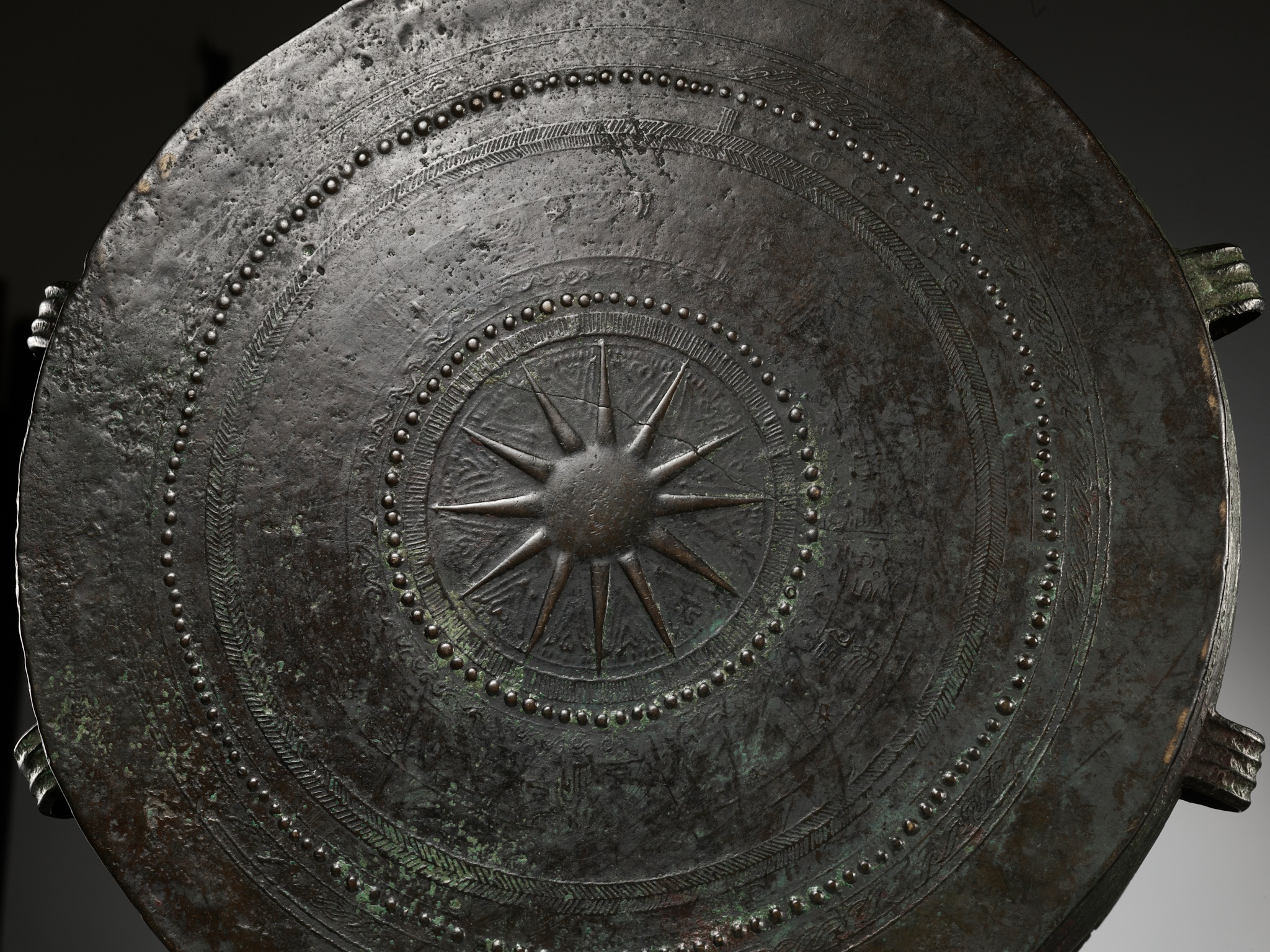 A LARGE AND HEAVY BRONZE RAIN DRUM, DONG SON CULTURE - Image 7 of 13