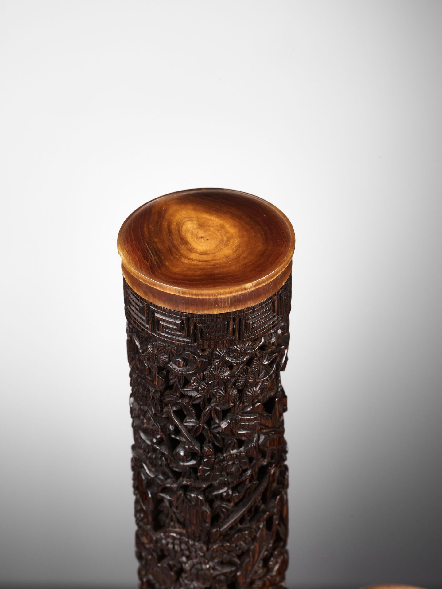 A CARVED AND RETICULATED BAMBOO PARFUMIER, CHINA, 18TH CENTURY - Bild 3 aus 7