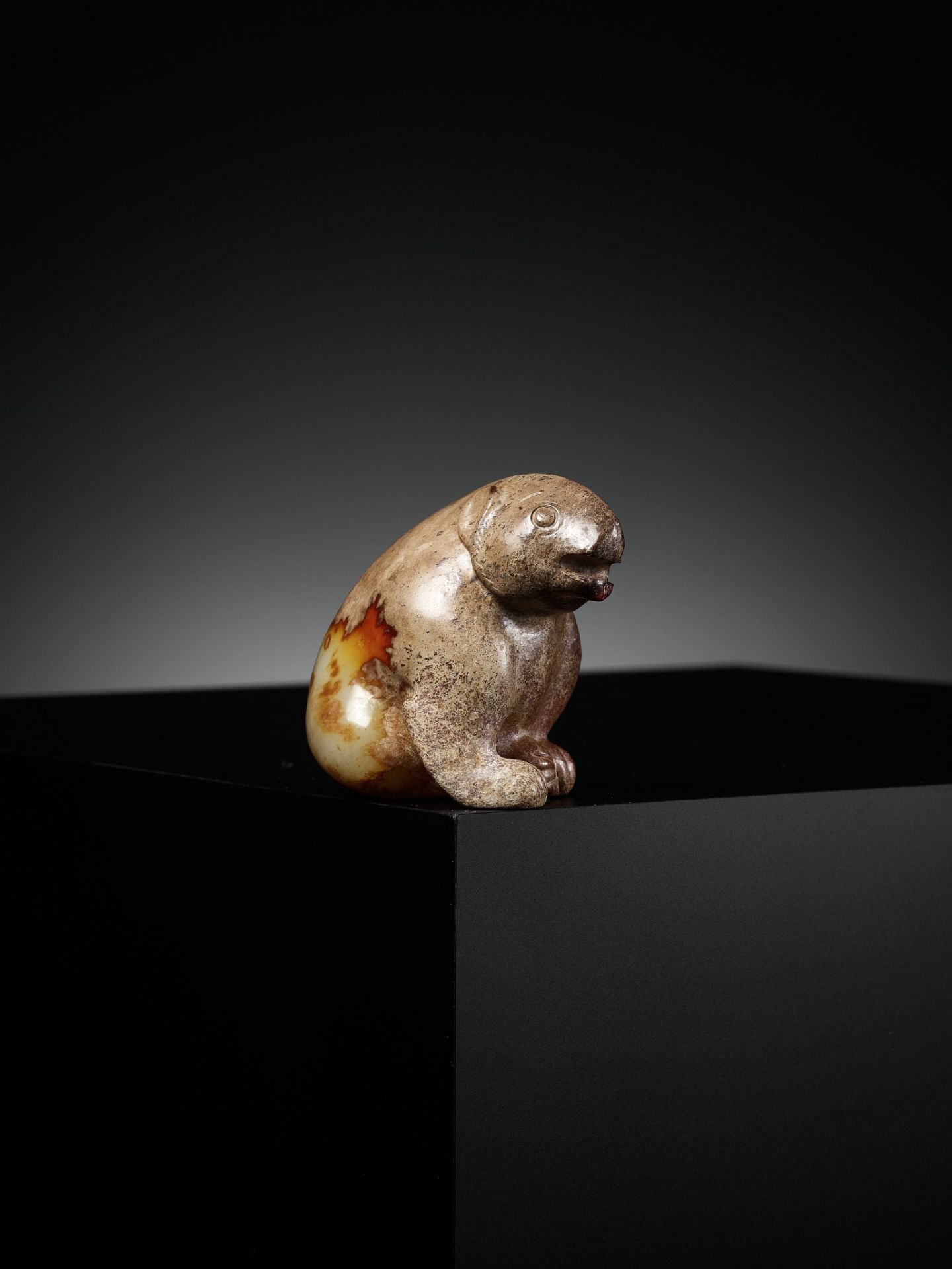 AN EXCEPTIONAL YELLOW JADE FIGURE OF A BEAR, HUANGXIONG, HAN DYNASTY, CHINA, 202 BC - 220 AD - Bild 10 aus 19