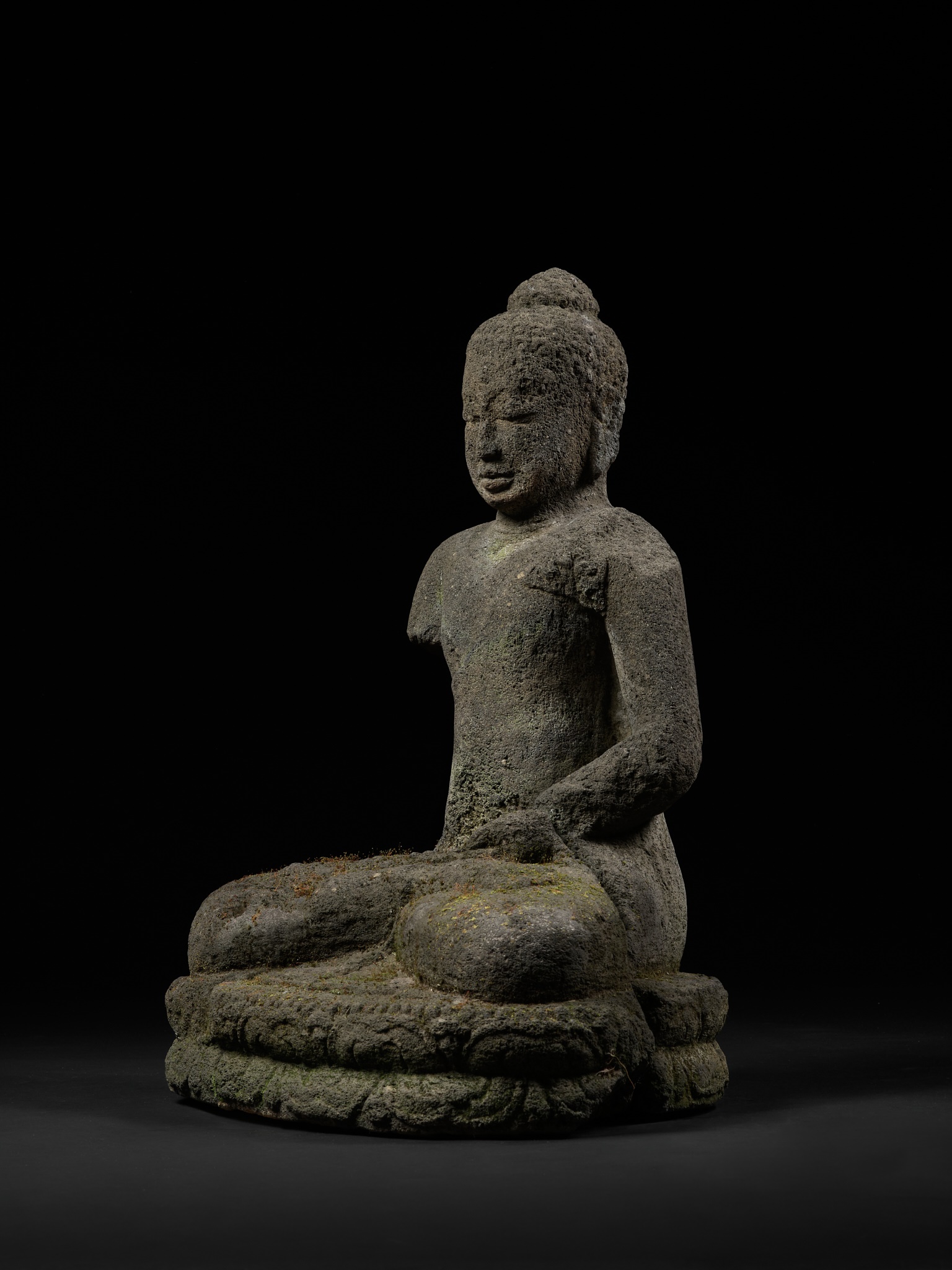 A VOLCANIC STONE FIGURE OF BUDDHA, CENTRAL JAVA, INDONESIA, FIRST HALF OF THE 9TH CENTURY - Image 11 of 14