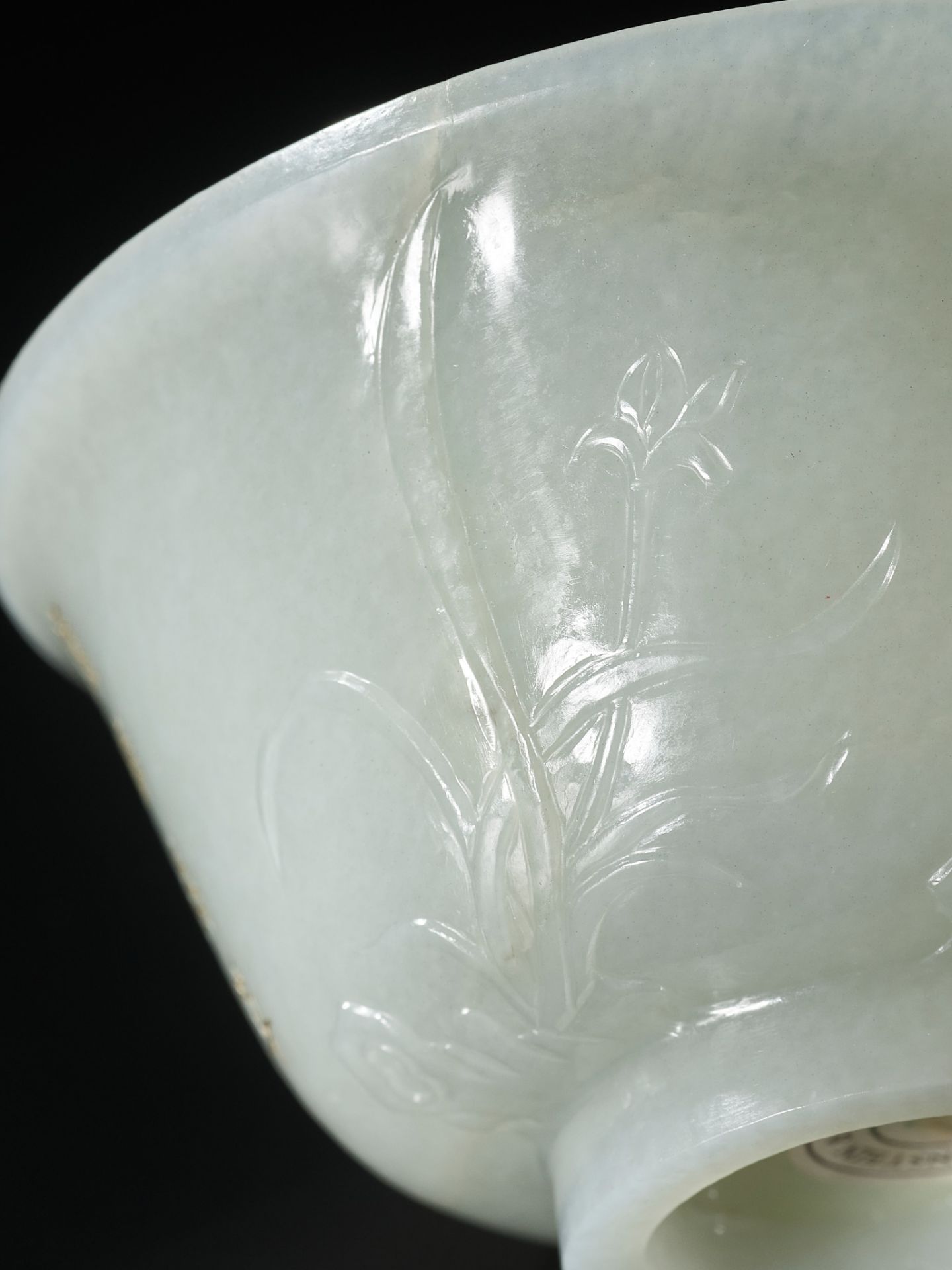 AN INSCRIBED AND TRANSLUCENT JADE 'ORCHIDS' BOWL, CHINA, 18th CENTURY - Bild 8 aus 18
