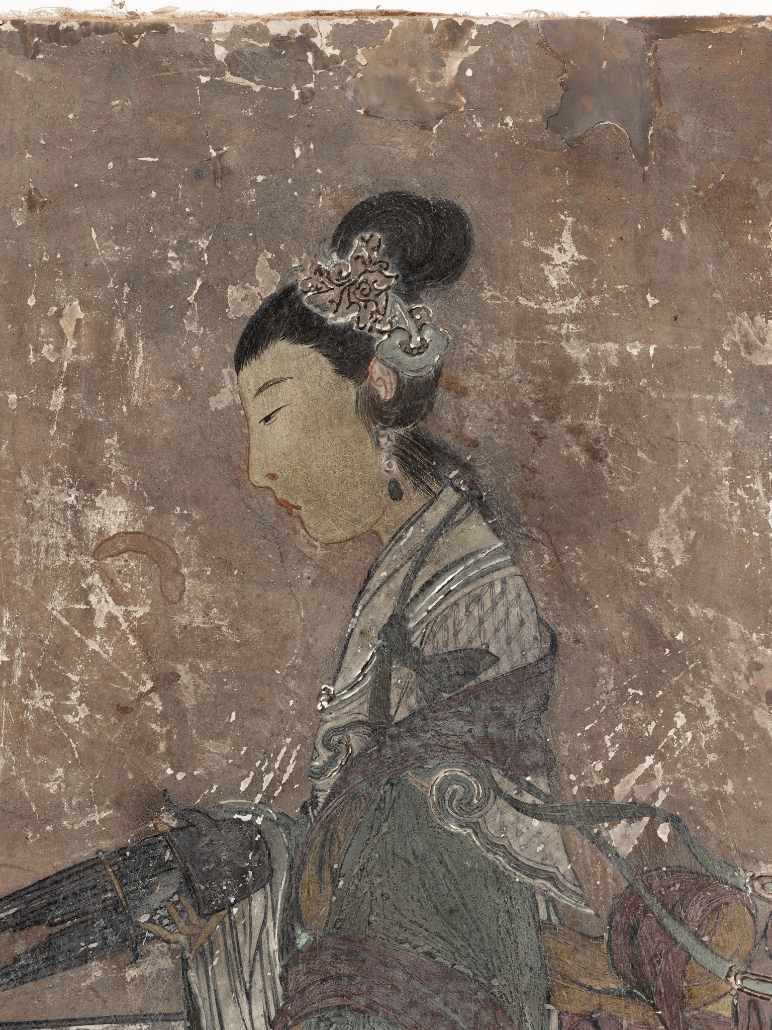 A POLYCHROME STUCCO FRESCO FRAGMENT DEPICTING A CELESTIAL MAIDEN, YUAN TO MING DYNASTY - Image 7 of 10